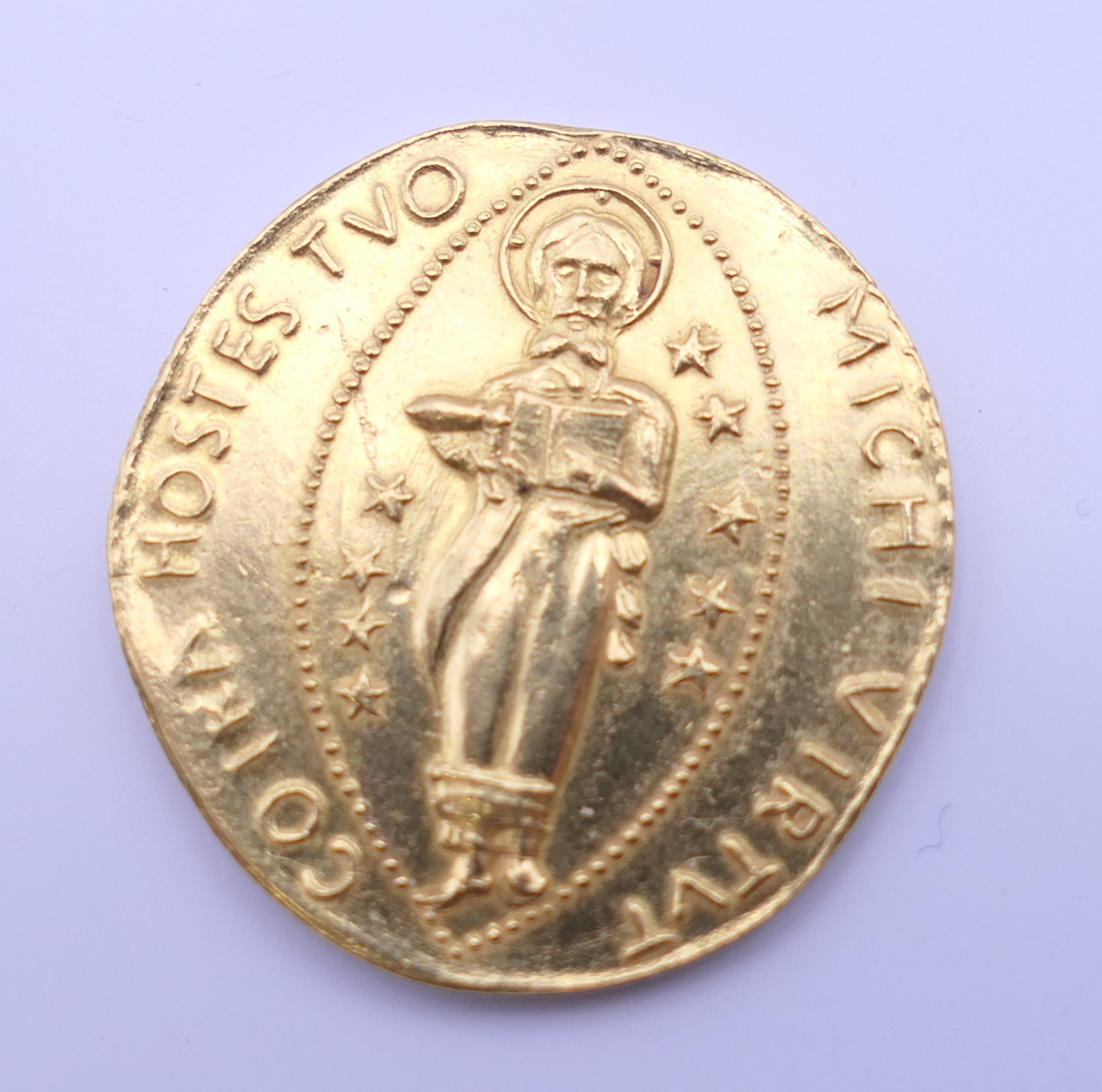 A modern 22 ct gold copy of a gold coin of the Sovereign Order of St John of Jerusalem. 6.7 grammes. - Image 2 of 2