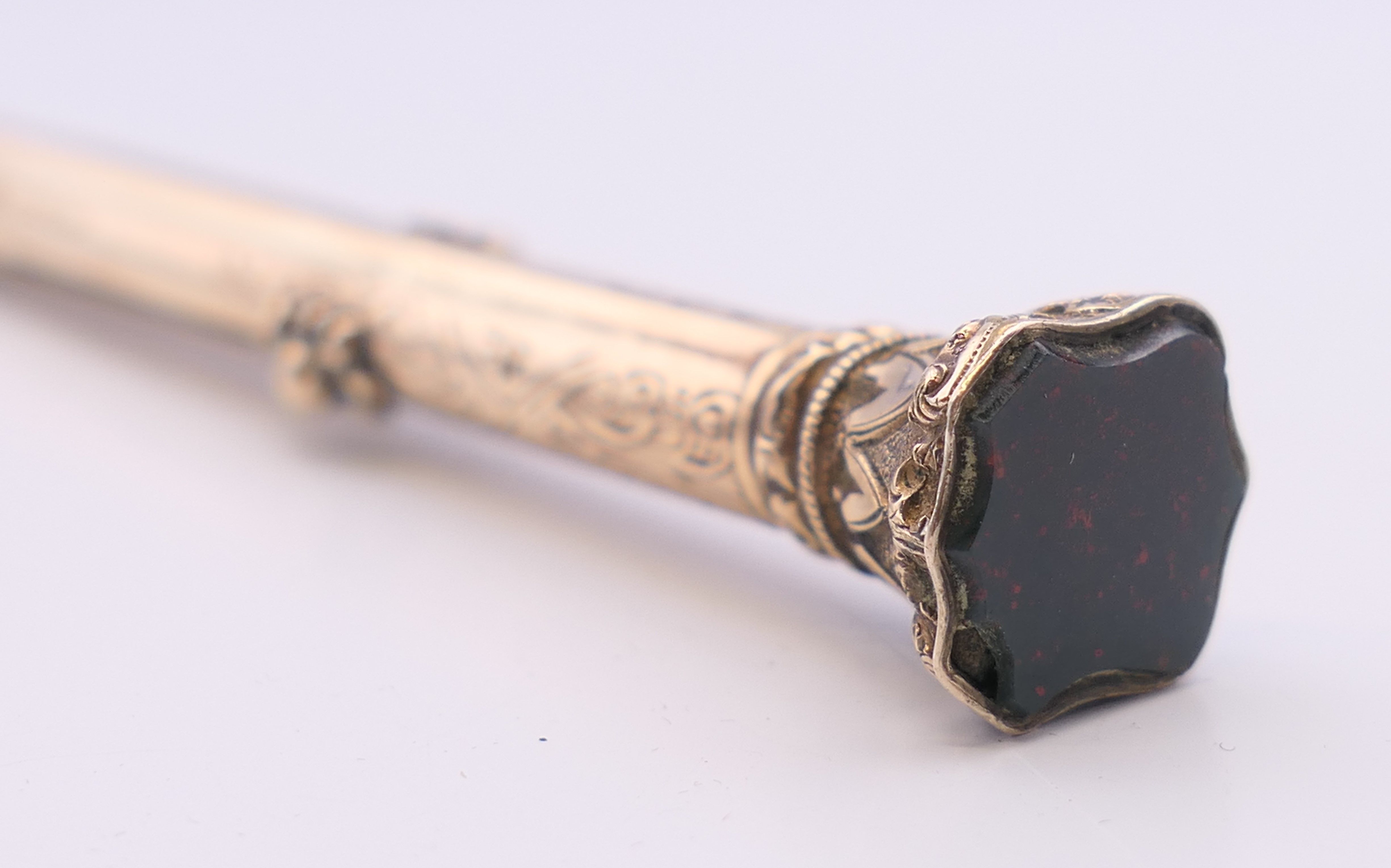 A Victorian combination propelling pen and pencil. 9.5 cm long. - Image 2 of 6