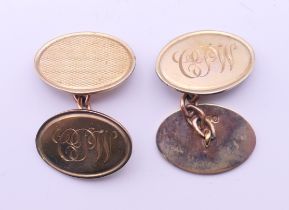 A pair of 9 ct gold monogrammed cufflinks. 1.75 cm wide. 8.7 grammes.