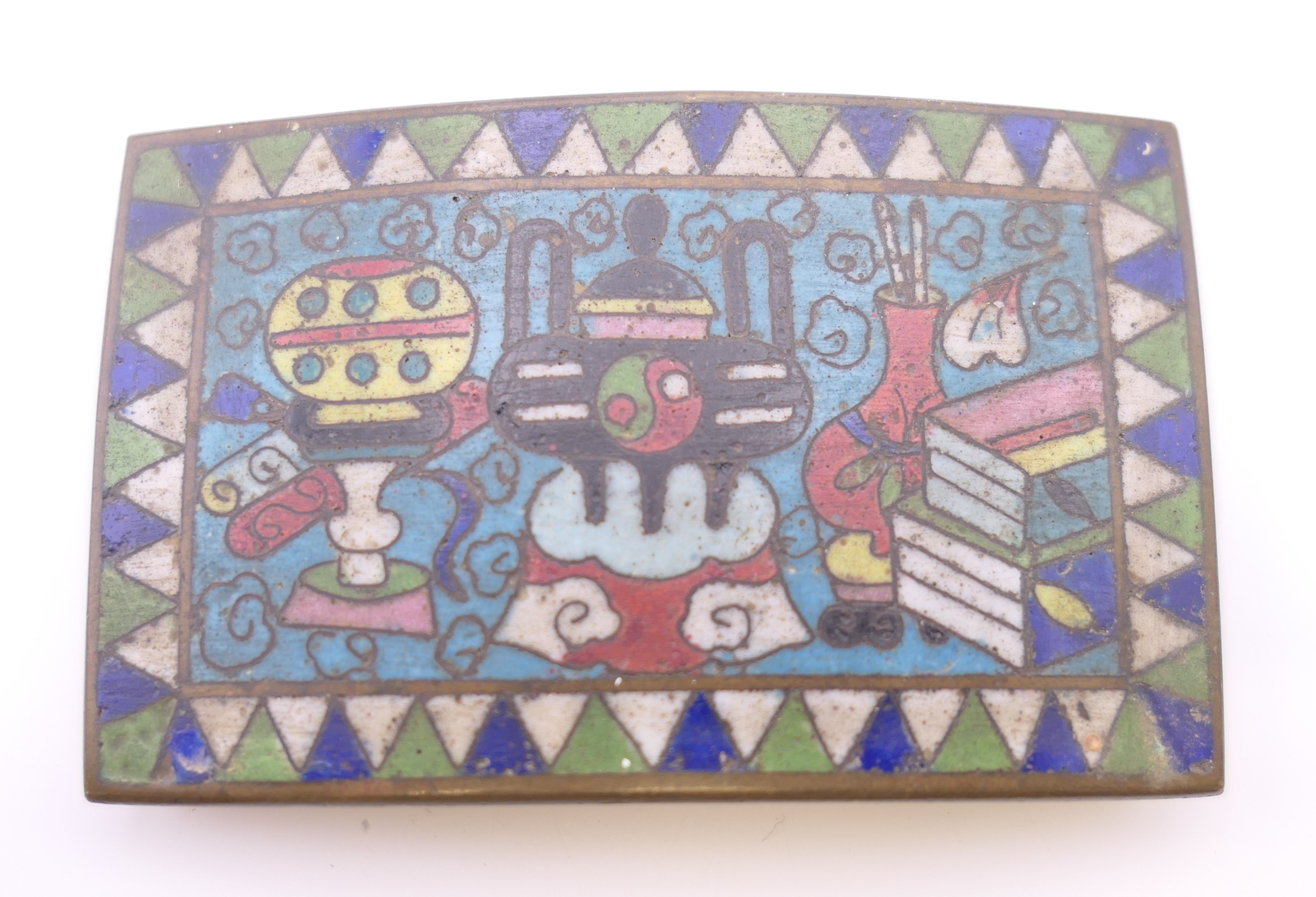 A late 19th/early 20th century Chinese cloisonne buckle. 6.5 cm wide.