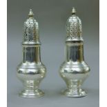 A pair of silver sifters. 12.5 cm high. 237.1 grammes.