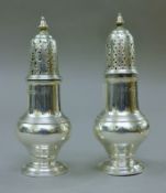 A pair of silver sifters. 12.5 cm high. 237.1 grammes.