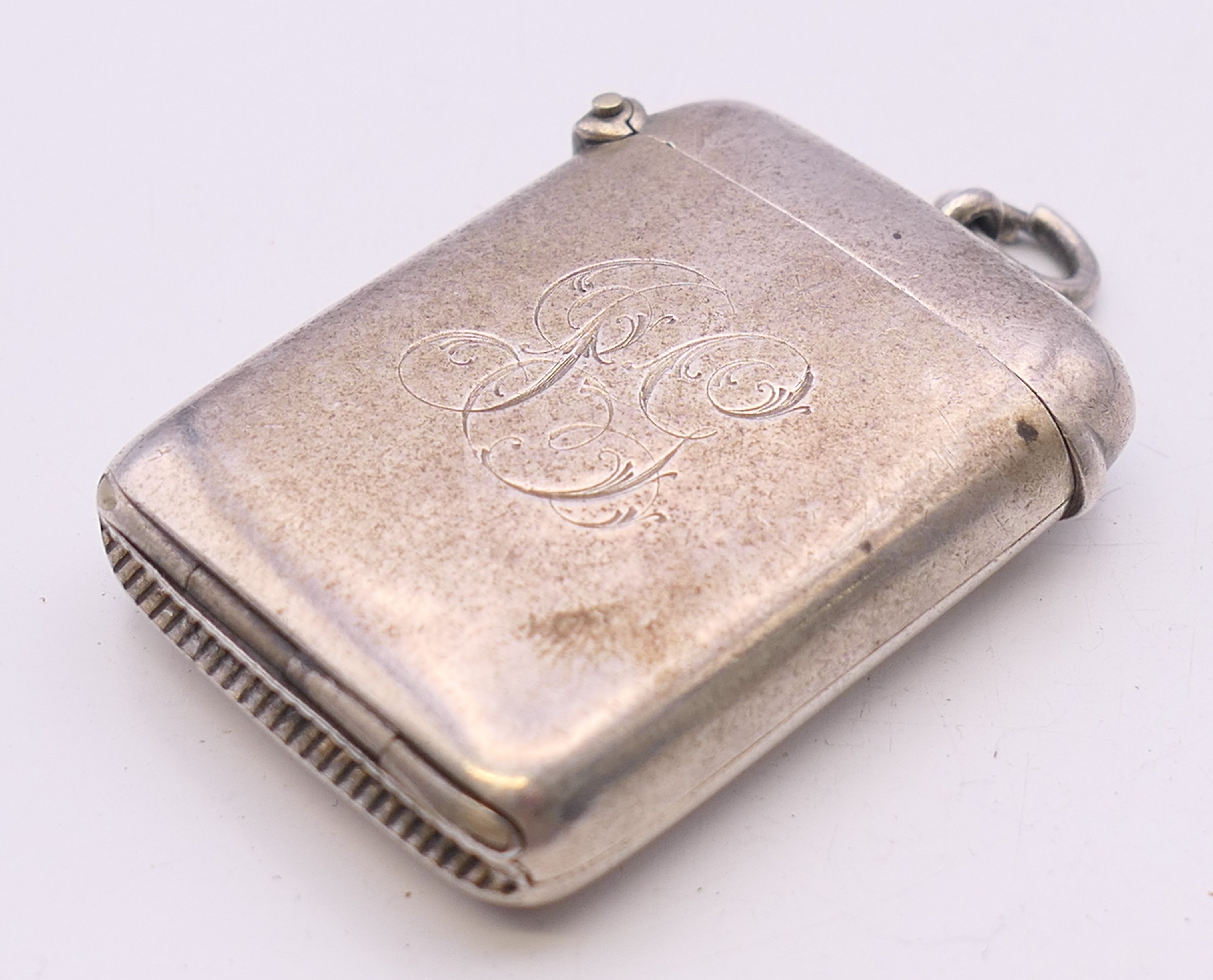 A Victorian silver vesta fob, Birmingham 1899, maker's mark Deakin and Francis Ltd. 3 cm wide. - Image 3 of 5