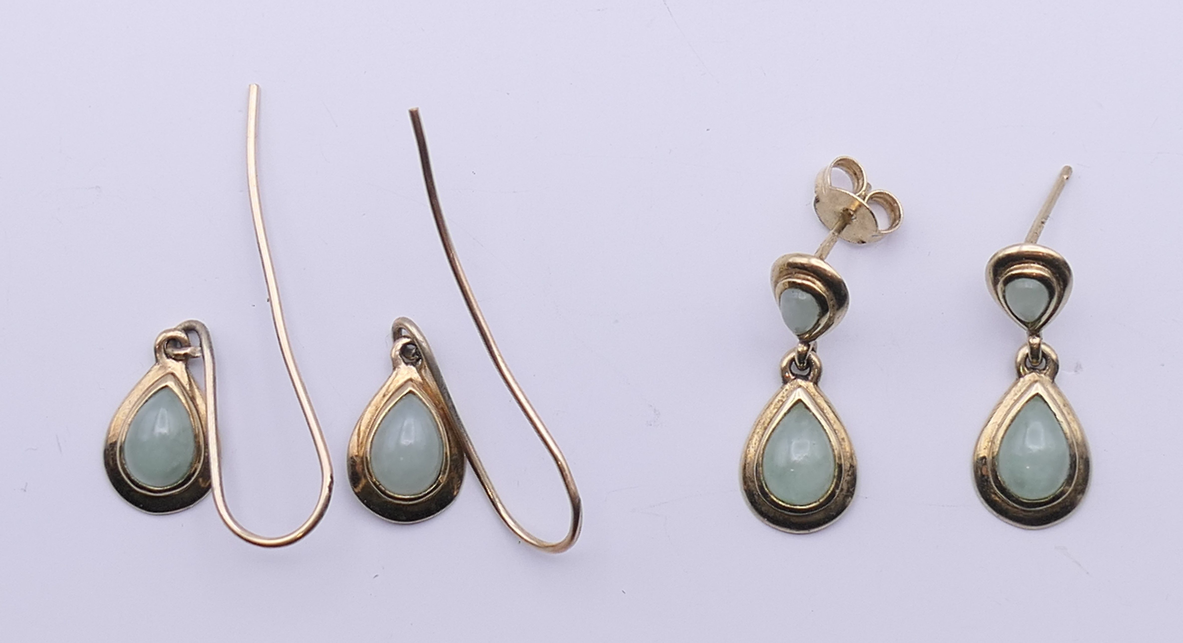 Two pairs of 9 ct gold jade earrings. The largest 2 cm high.