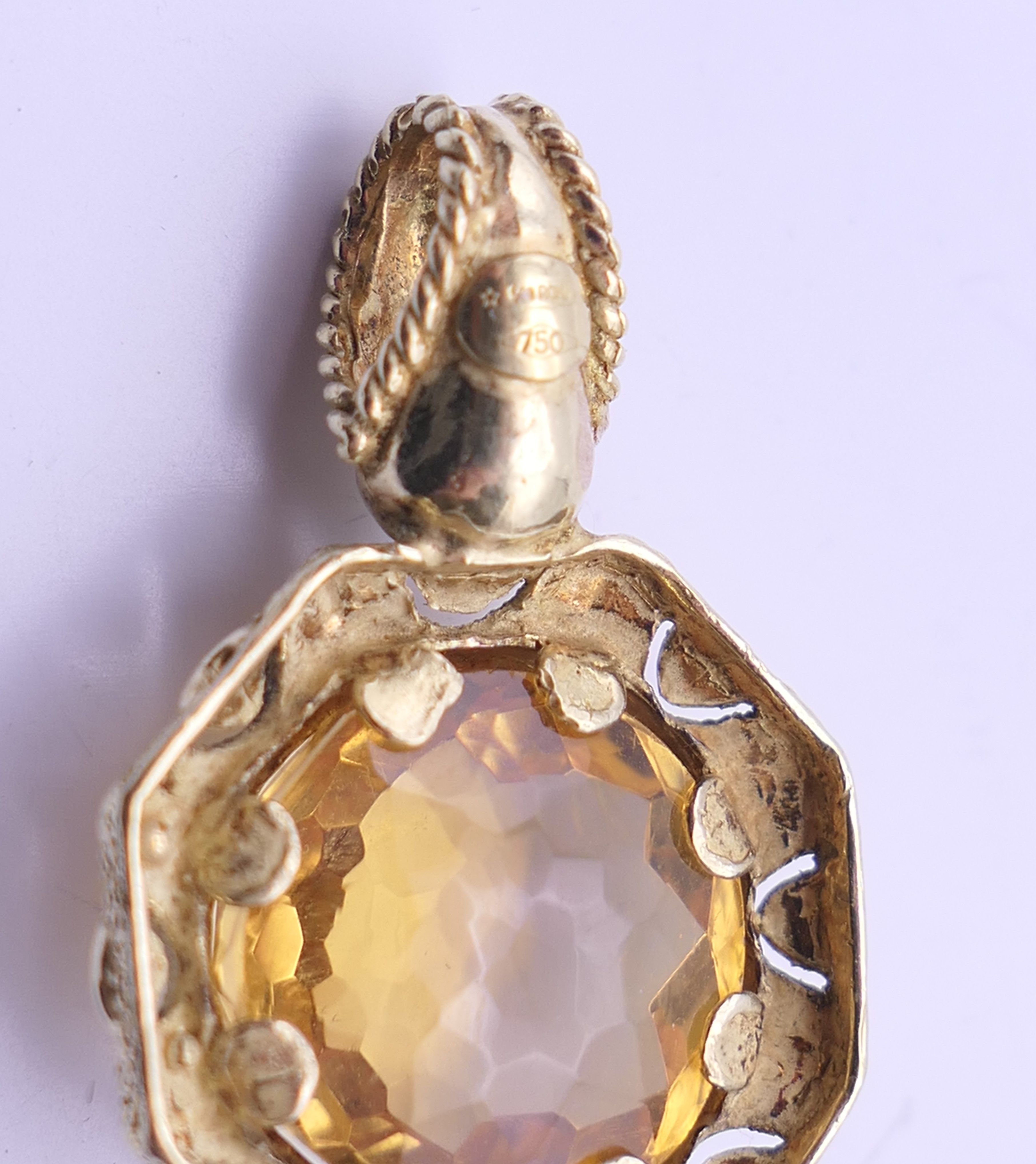 A pair of 18 ct gold citrine earrings and matching pendant. The pendant 3 cm high. 24. - Bild 8 aus 15