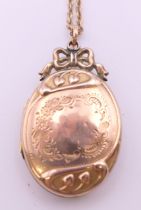 A 9 ct gold chain with a 9 ct gold back and front locket. The locket 3.5 cm high.