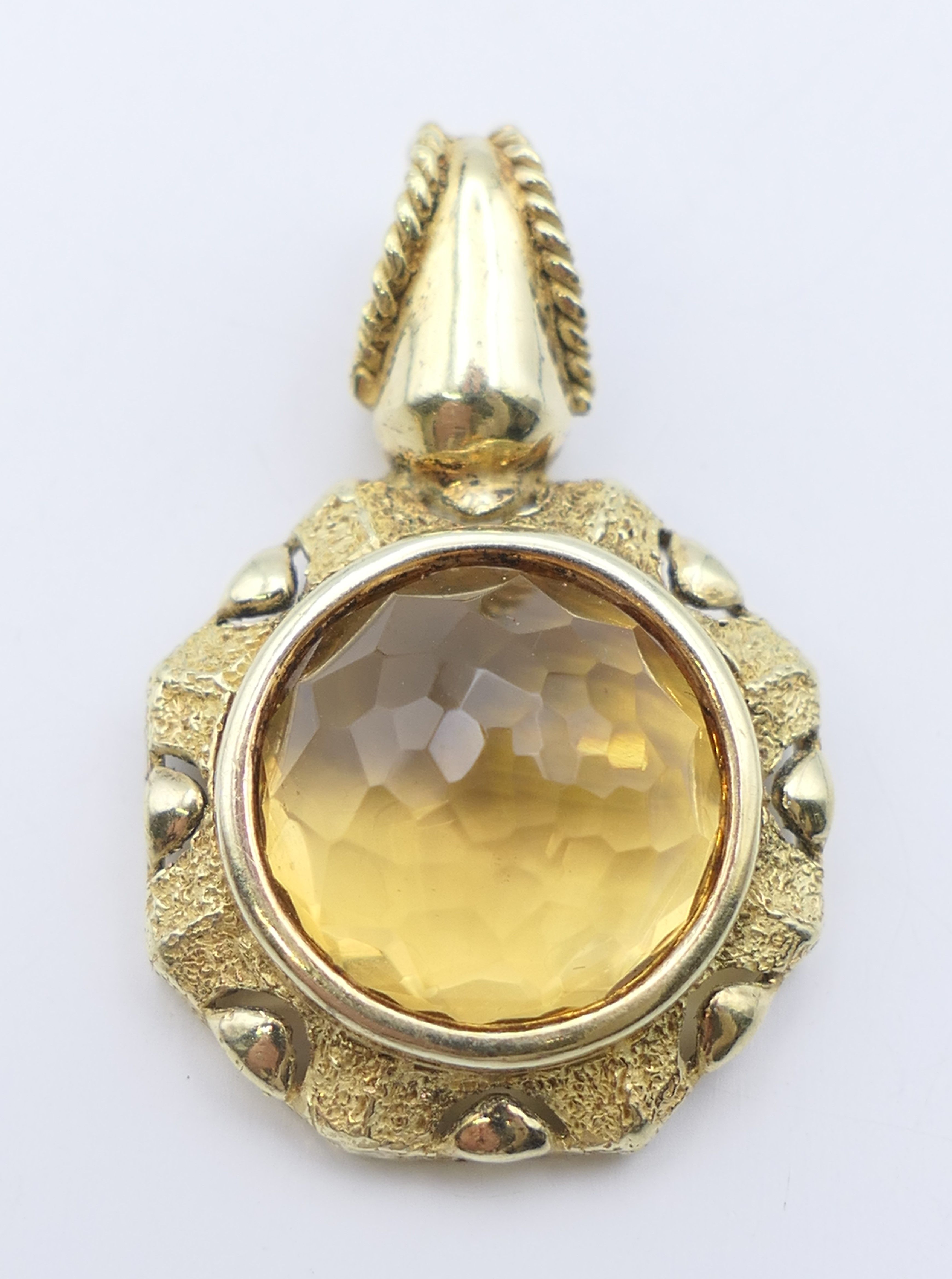 A pair of 18 ct gold citrine earrings and matching pendant. The pendant 3 cm high. 24. - Bild 12 aus 15