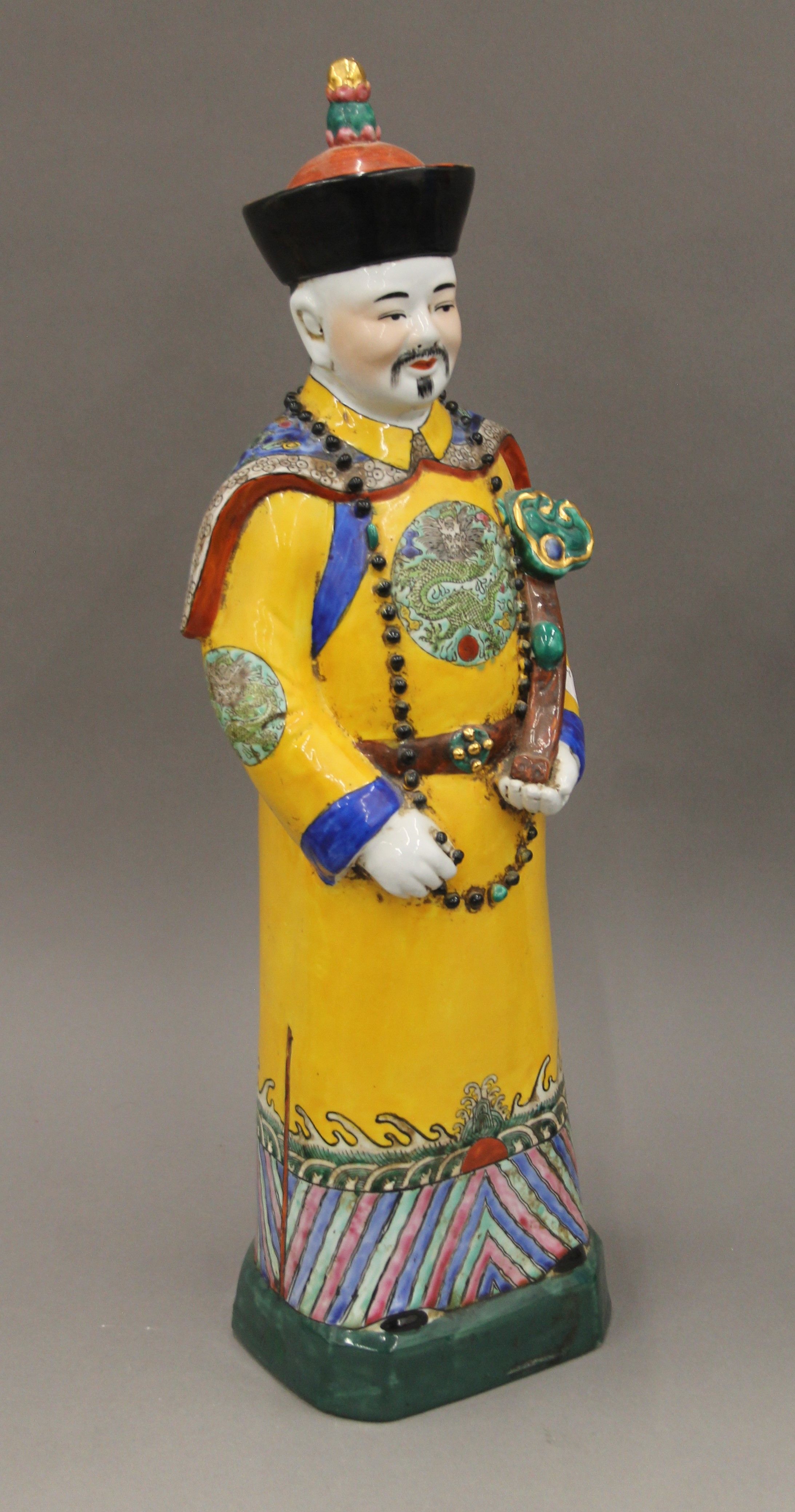 Two Chinese porcelain figures of dignities. The largest 55 cm high. - Image 4 of 11