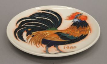 A boxed Moorcroft limited edition plate decorated with a cockerel, dated 1988. 21.5 cm diameter.