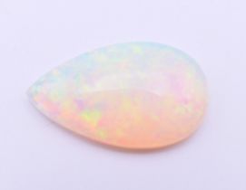 An opal specimen. 1.2 cm long.