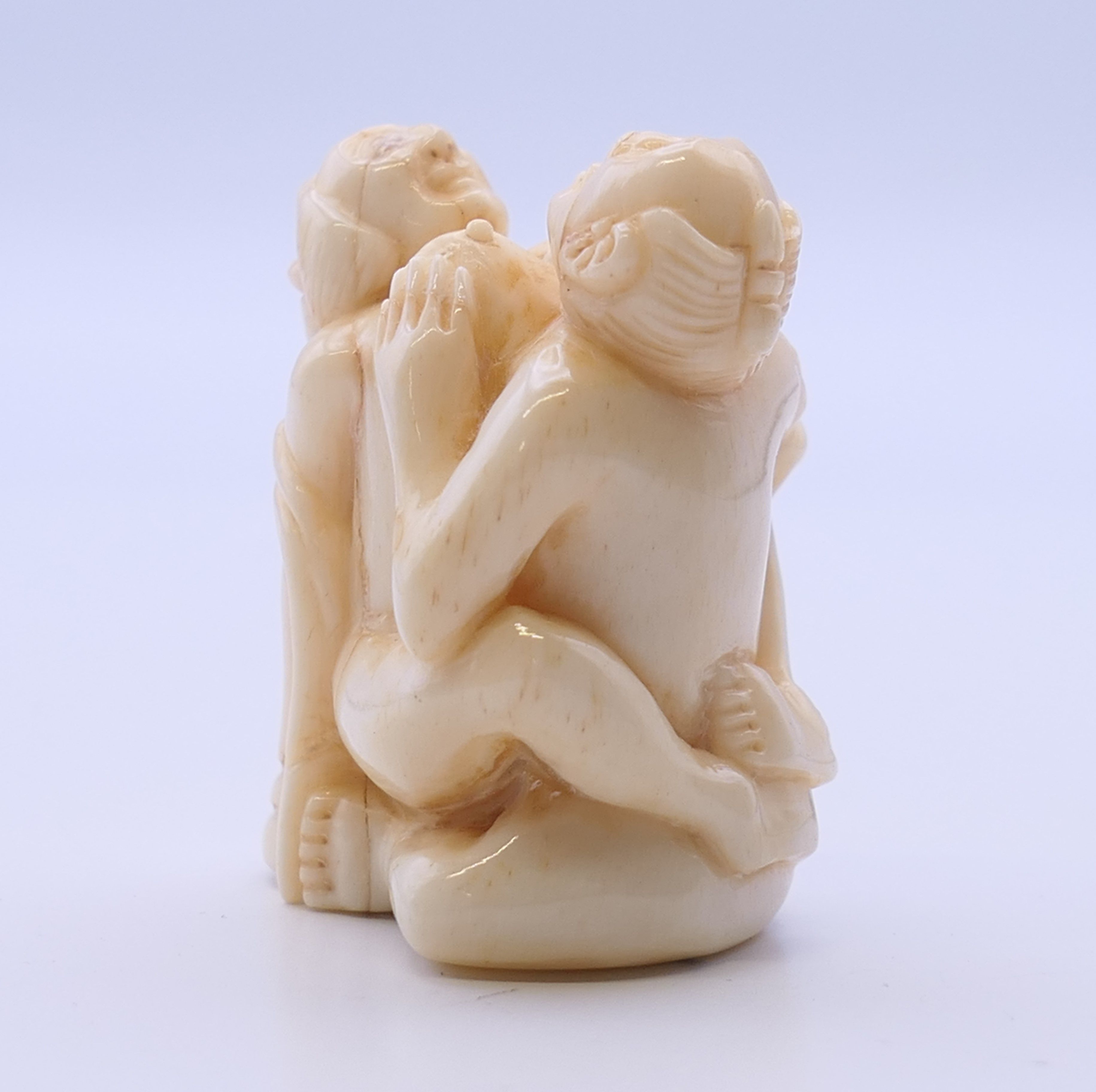 An erotic bone carving. 4 cm high. - Image 4 of 7