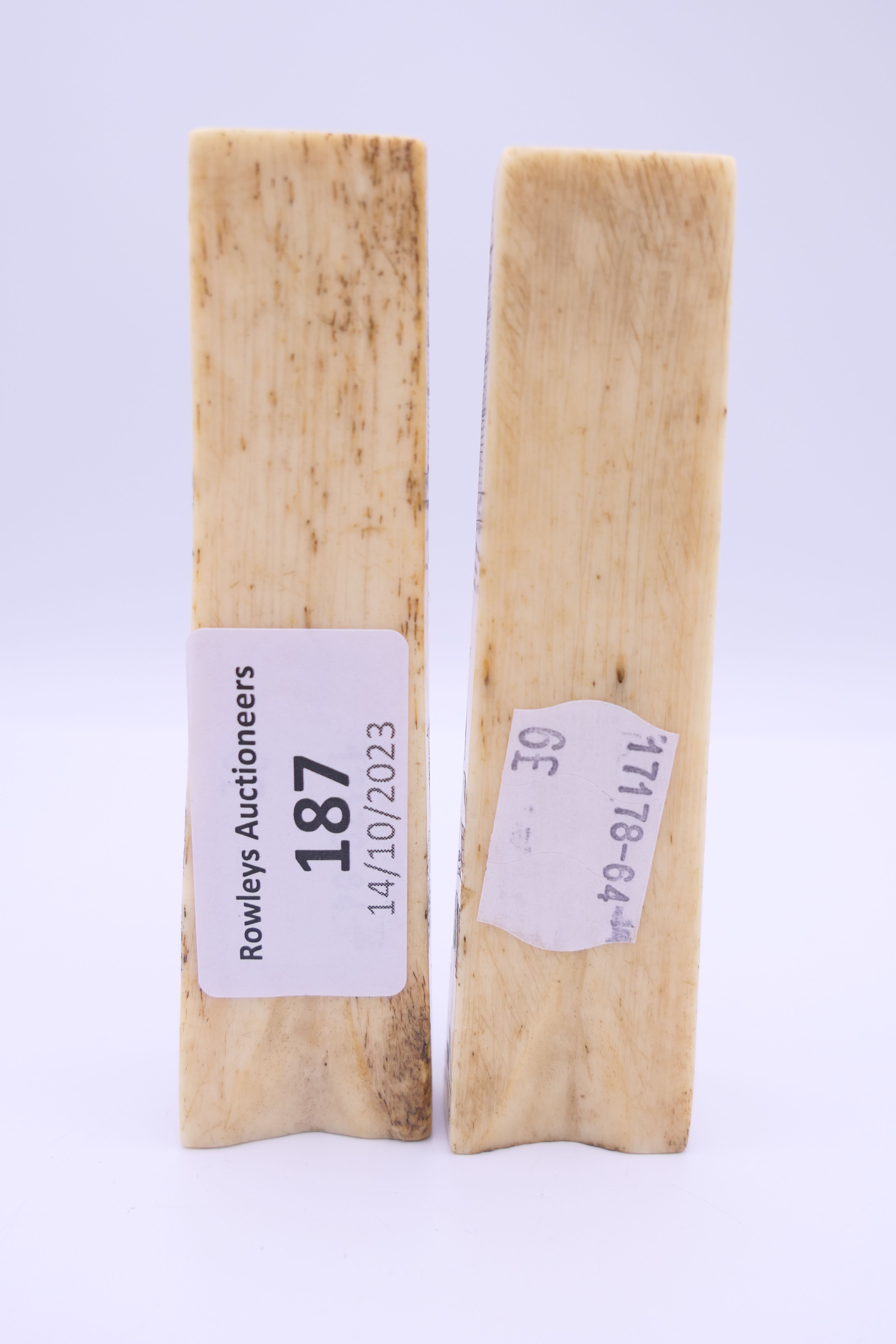 A pair of antique bone carvings, possibly Napoleonic Prisoner of War work. The largest 10 cm high. - Image 4 of 11