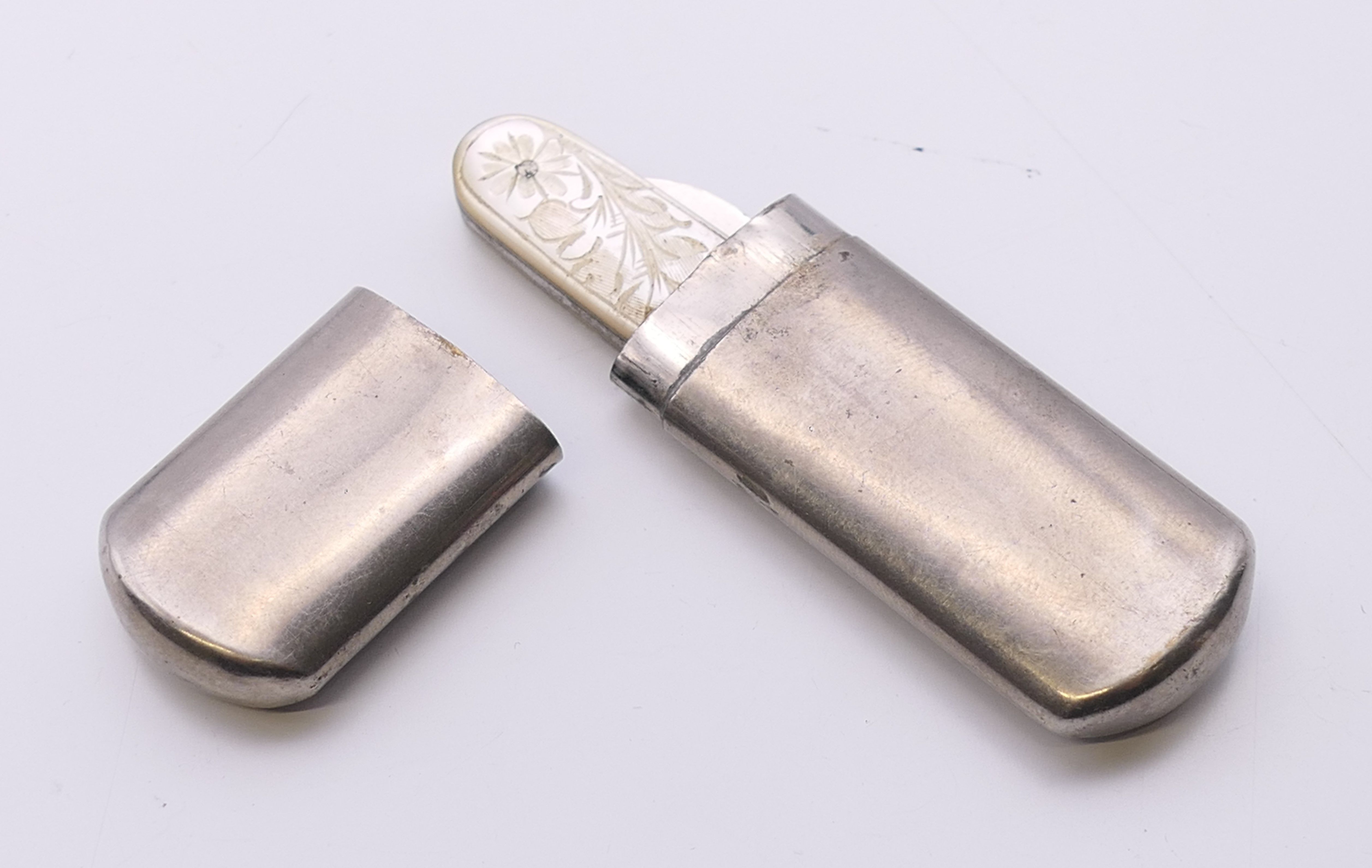 A silver and mother-of-pearl folding fruit knife (10.5 cm long extended) and a match holder. - Image 2 of 6