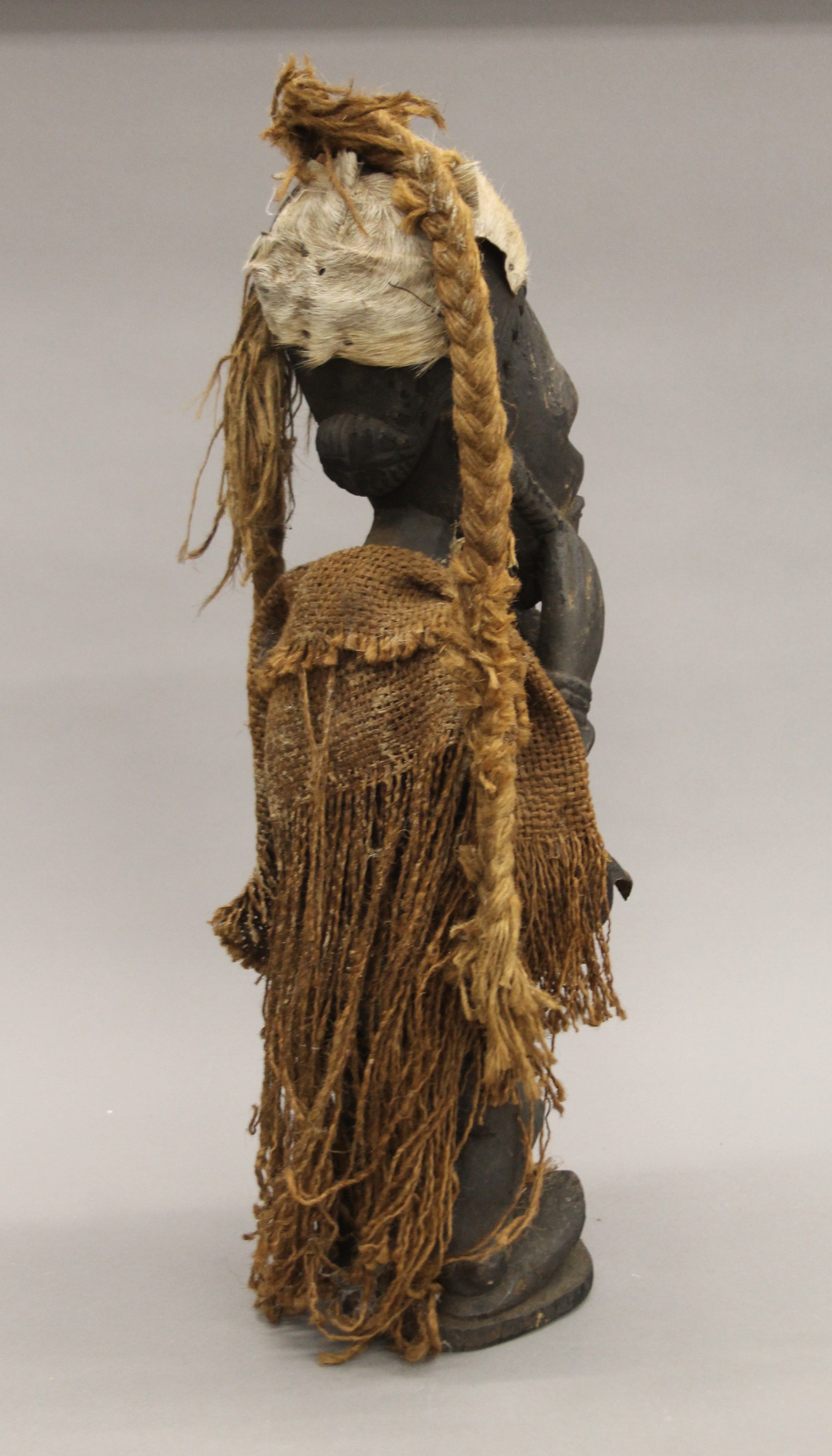 An African tribal wooden figure. 56 cm high. - Image 5 of 5
