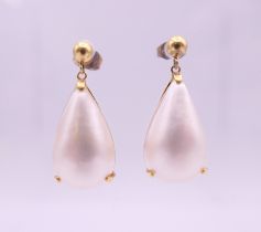 A pair of 18 K gold pearl set drop earrings, marked for Hirsch and Oppenheimer. 3 cm high. 4.