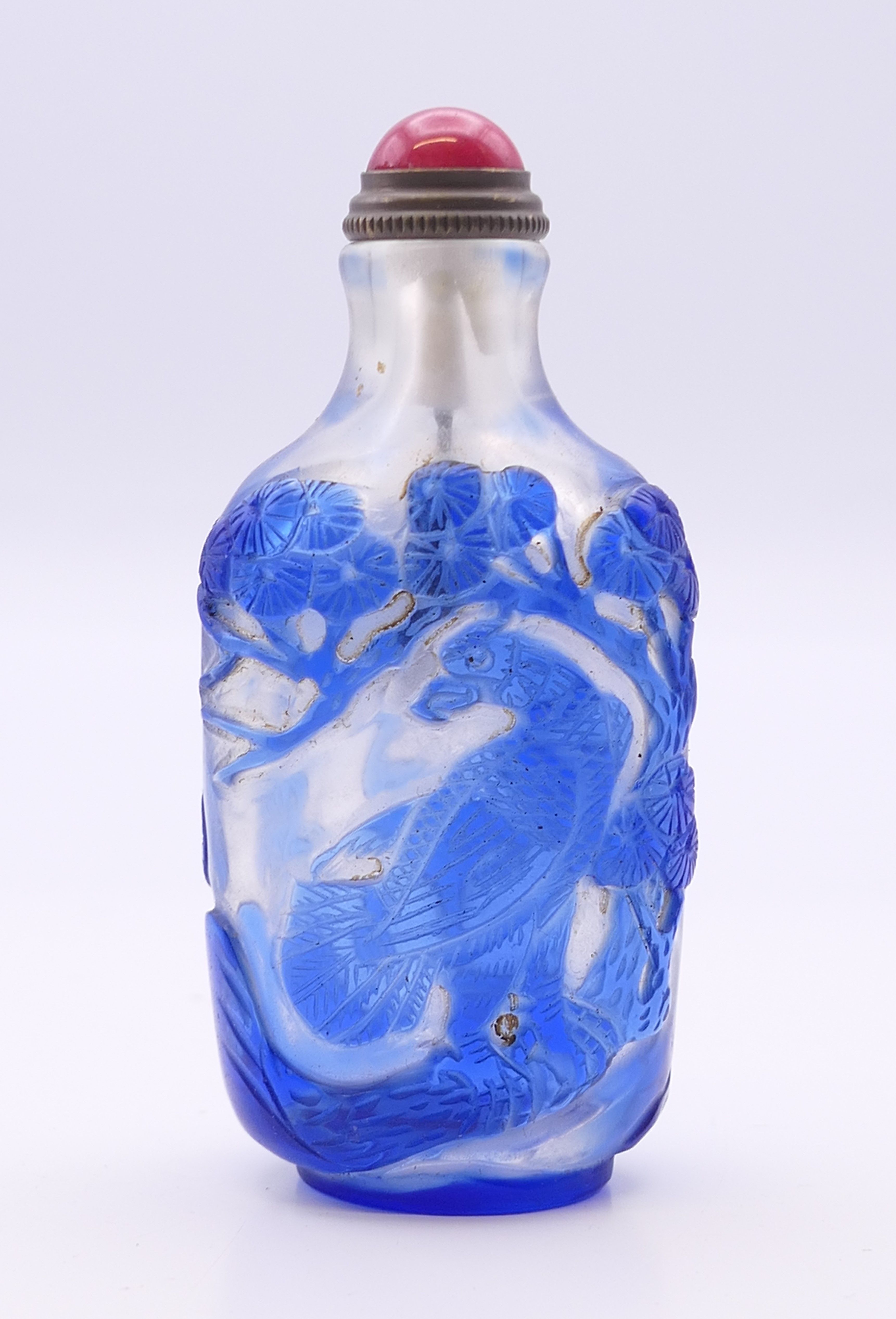 A Chinese cameo glass snuff bottle. 8 cm high. - Image 3 of 3