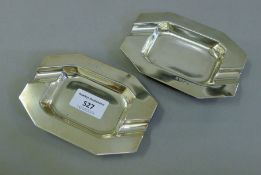 A pair of silver ashtrays. 13 cm wide. 196.5 grammes.