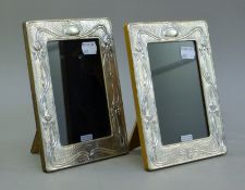 A pair of Art Nouveau style silver photograph frames. 14 x 18.5 cm.