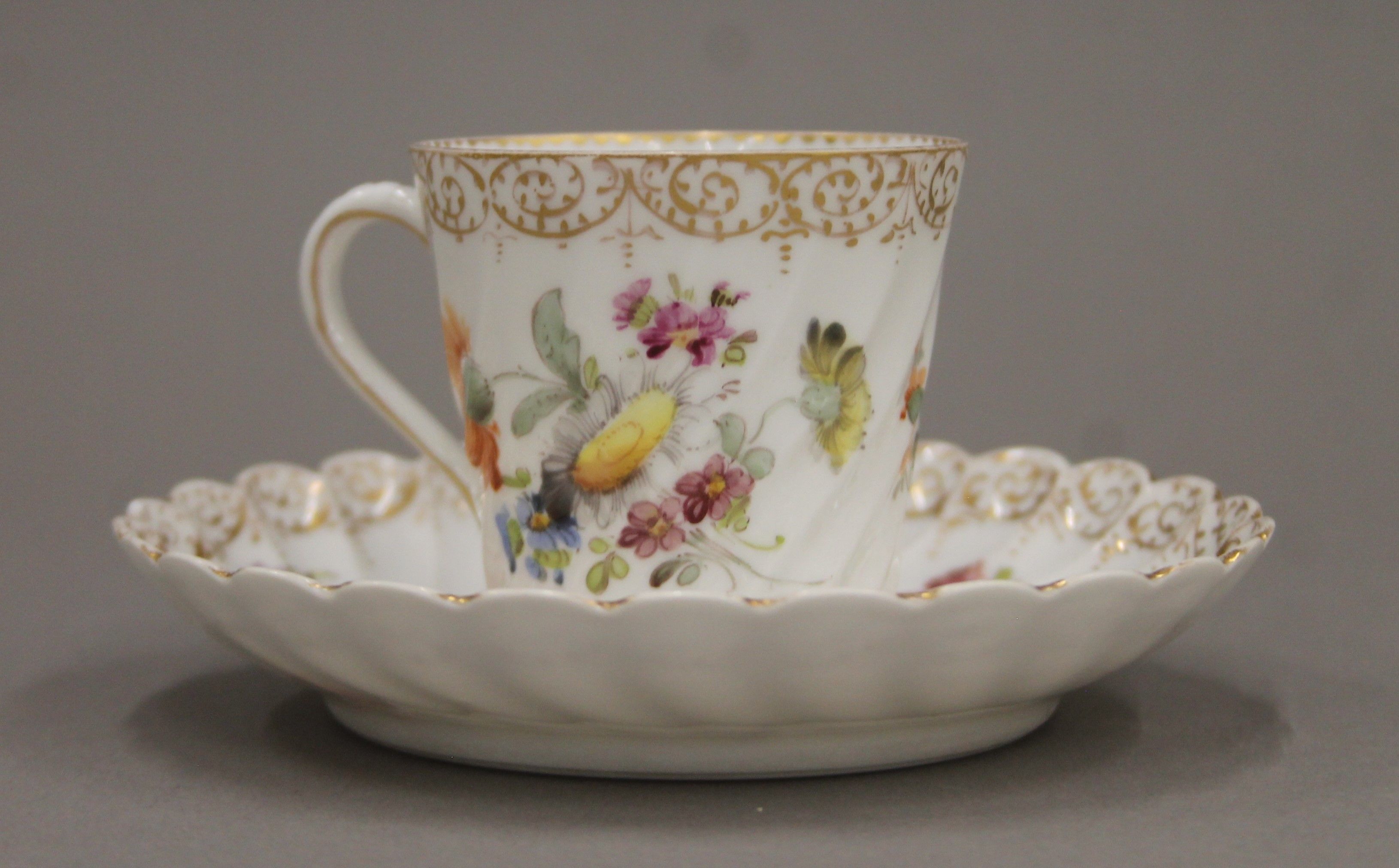 A quantity of Dresden and Vienna porcelain cups and saucers. - Image 9 of 12