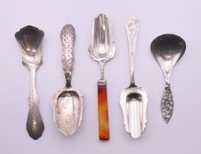 Five silver caddy spoons. The largest 12.5 cm long.