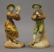 A pair of Worcester figures. The largest 15 cm high.