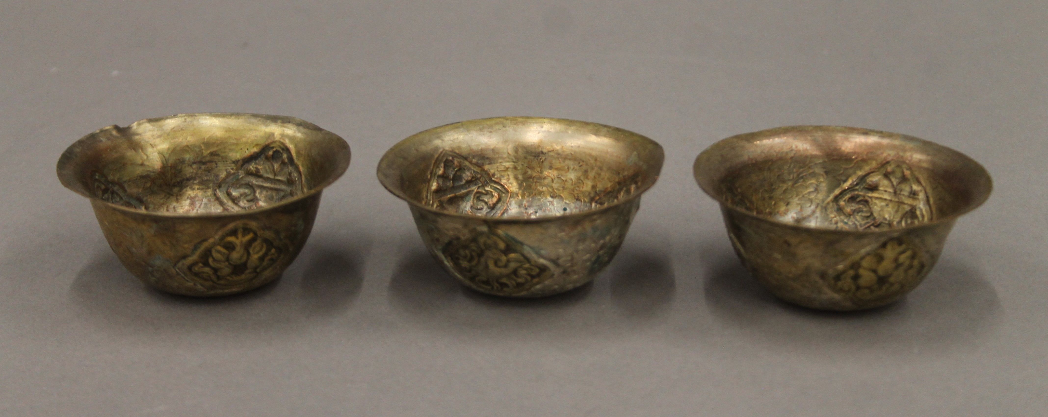 Three 19th century Tibetan bowls. 7 cm diameter. - Image 2 of 6