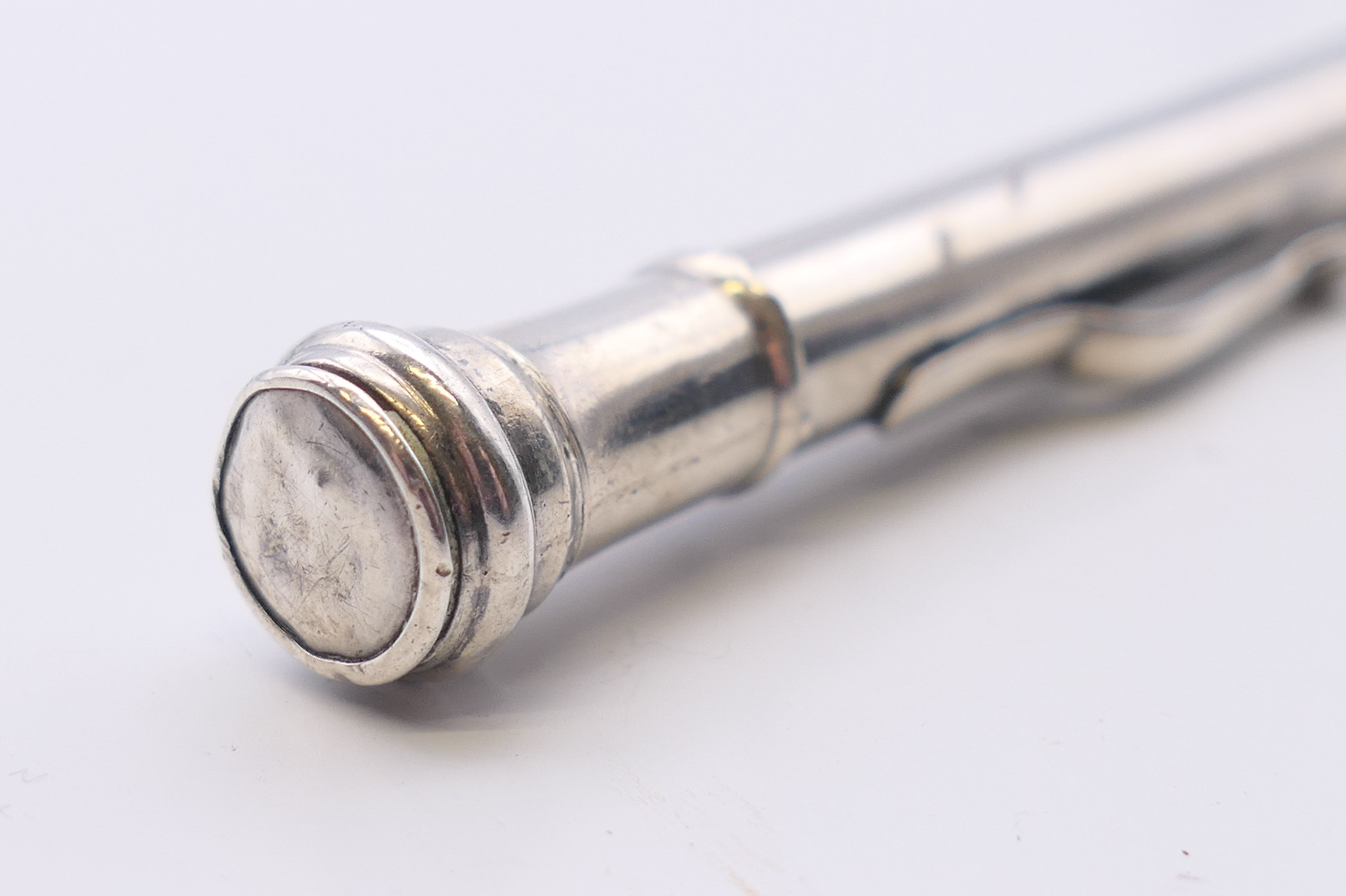 A silver propelling pencil, hallmarked Birmingham 1932. 12 cm long. - Image 5 of 6