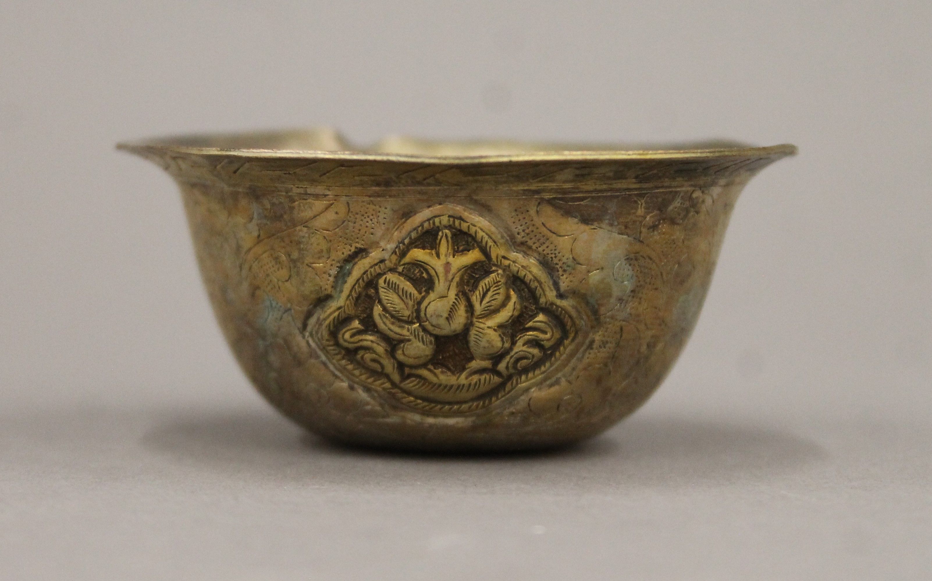 Three 19th century Tibetan bowls. 7 cm diameter. - Image 4 of 6