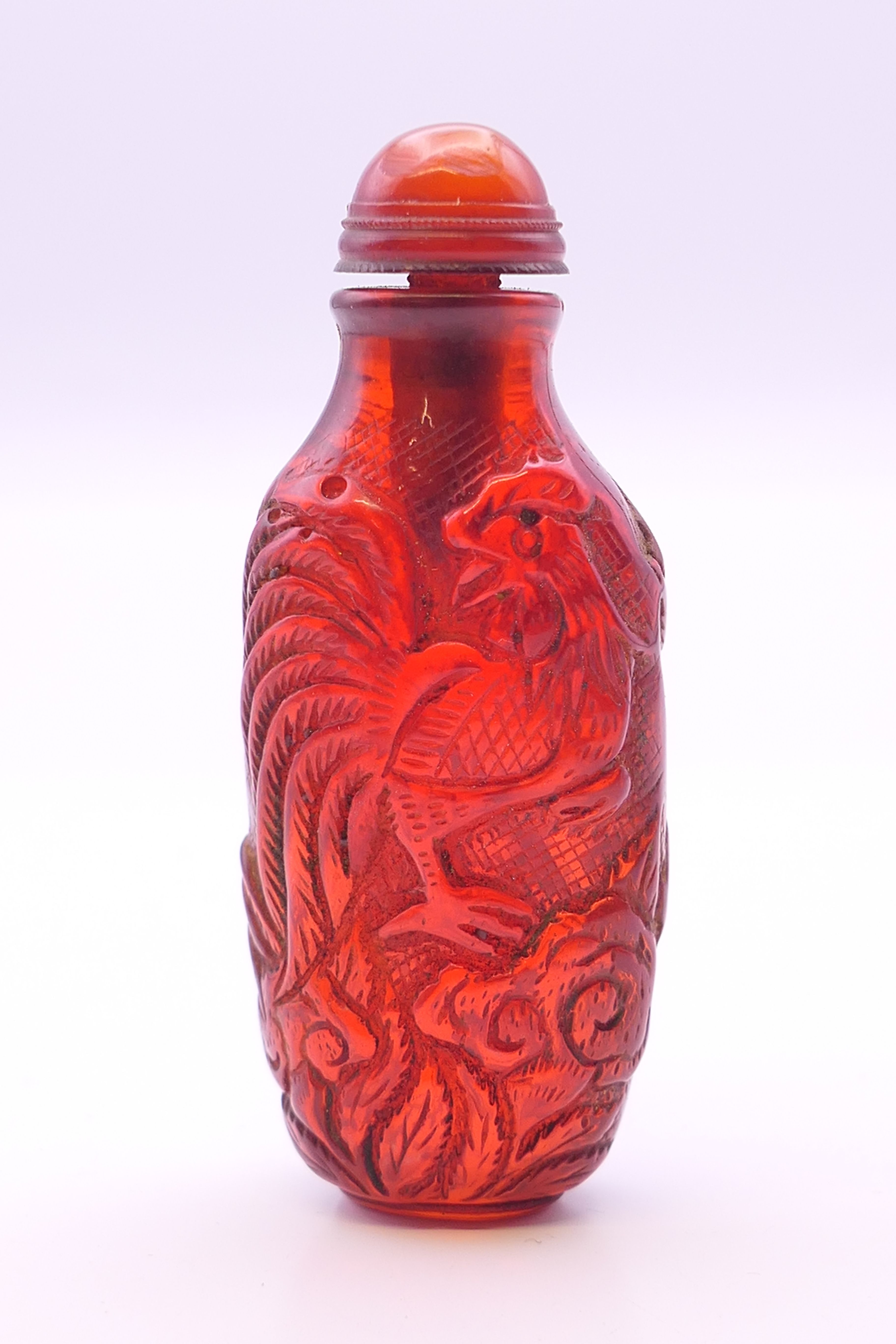 A snuff bottle. 8 cm high. - Image 4 of 4