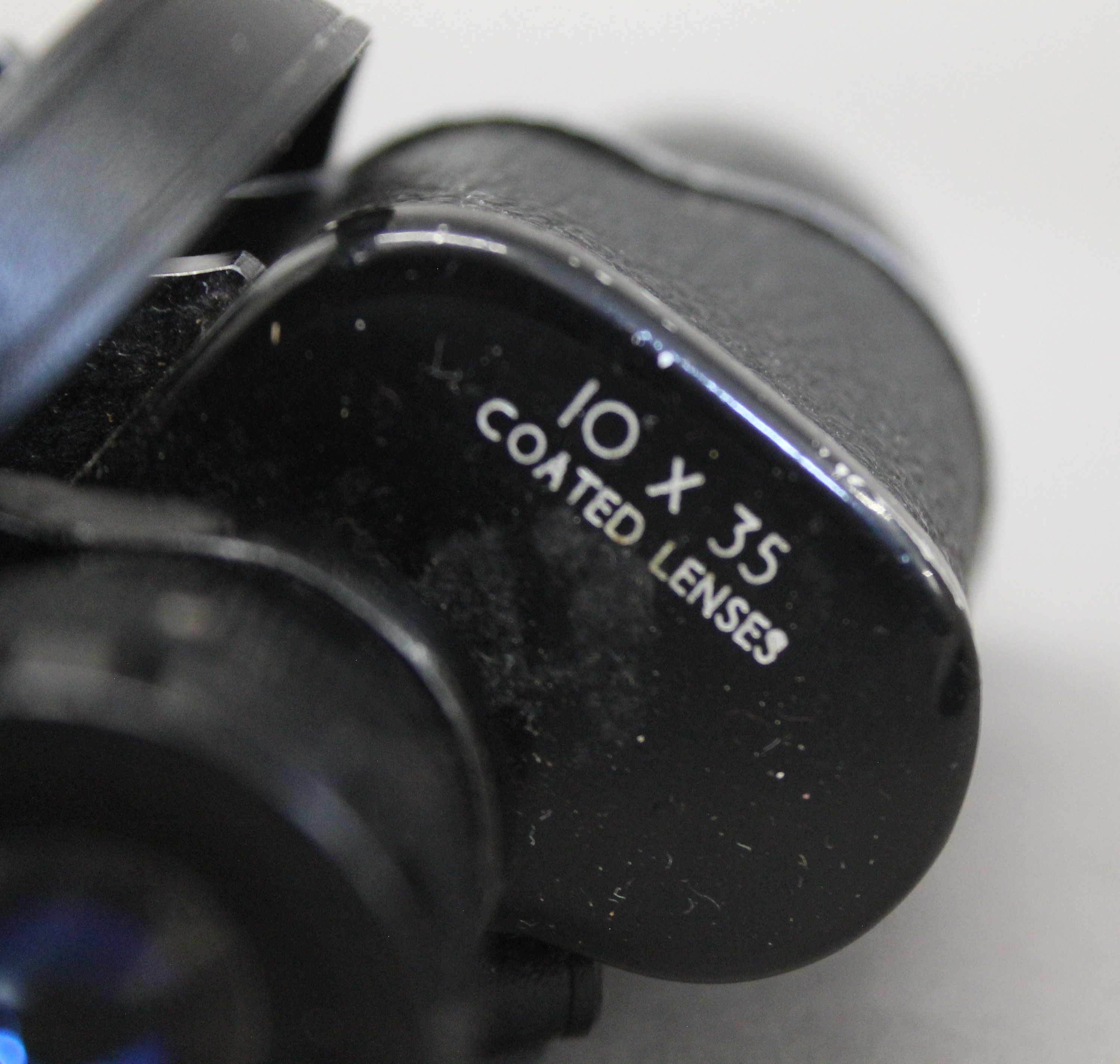 A boxed top hat, two bowler hats and a pair of binoculars. - Image 6 of 6