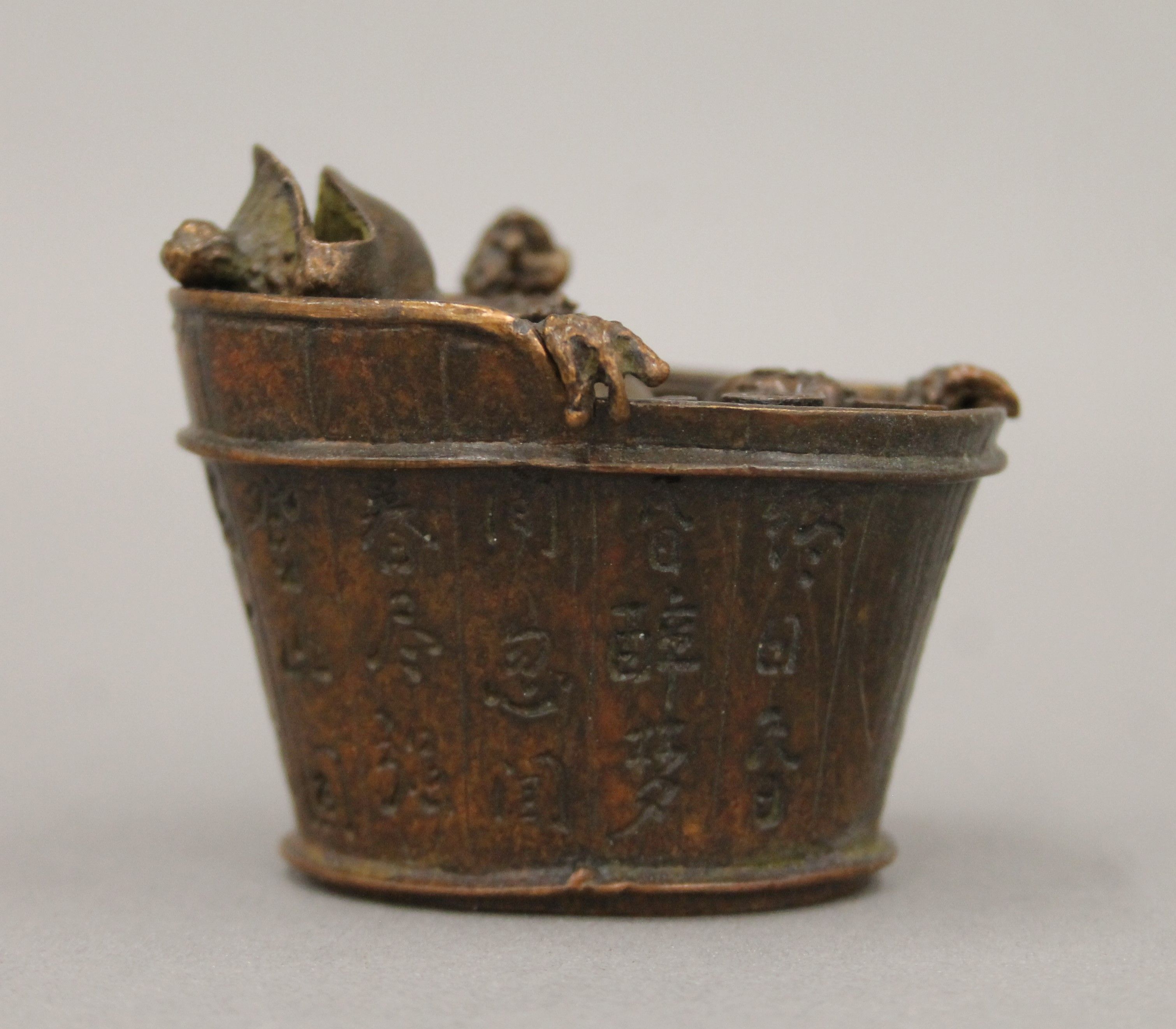 A bronze box formed as a toad in a bath. 5.5 cm high. - Image 6 of 6