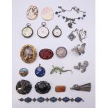 A box of various jewellery.
