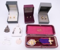 A small quantity of various jewellery, etc.