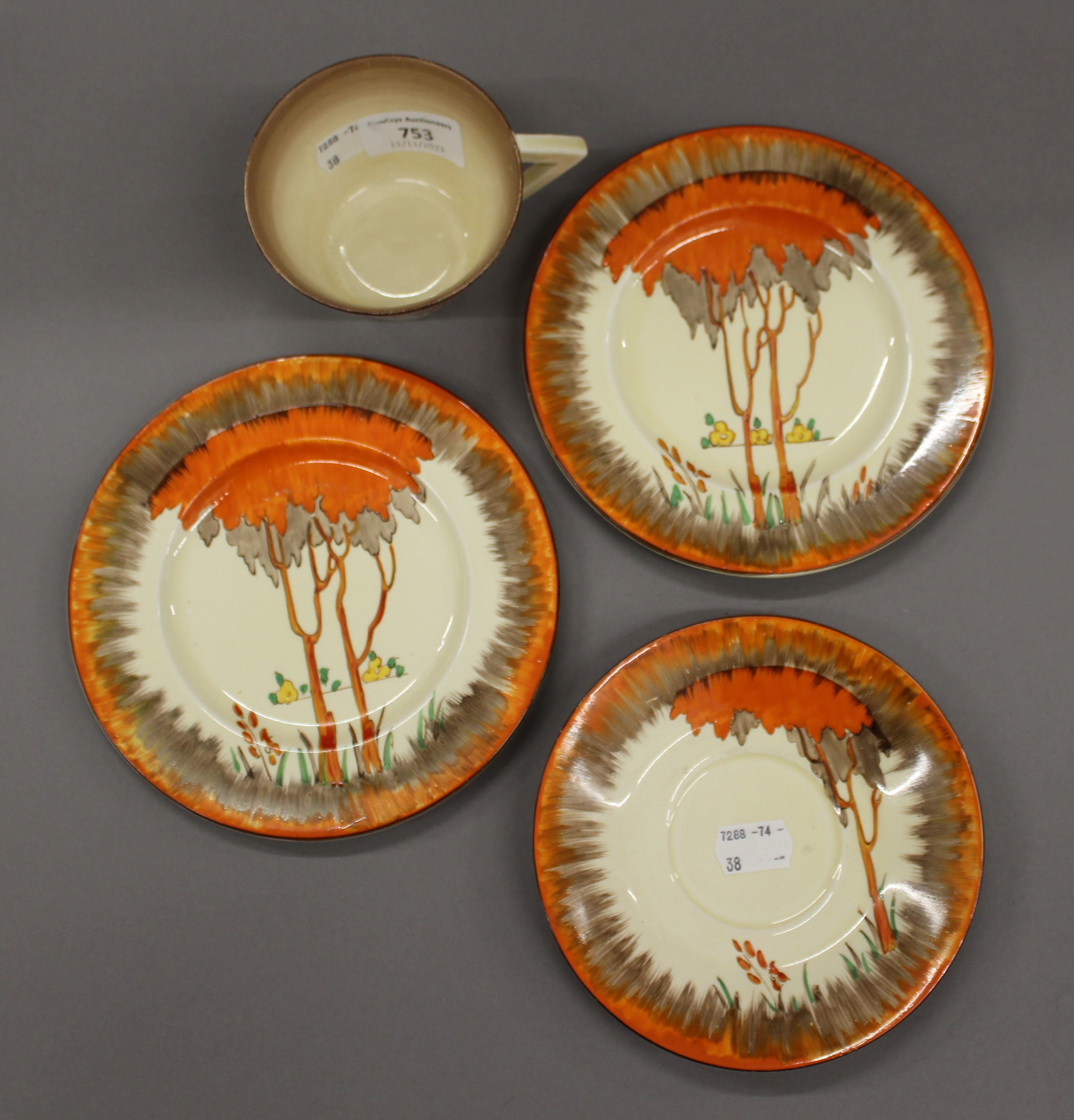 A Clarice Cliff cup, saucer and two plates. The cups 6 cm high. - Bild 2 aus 6