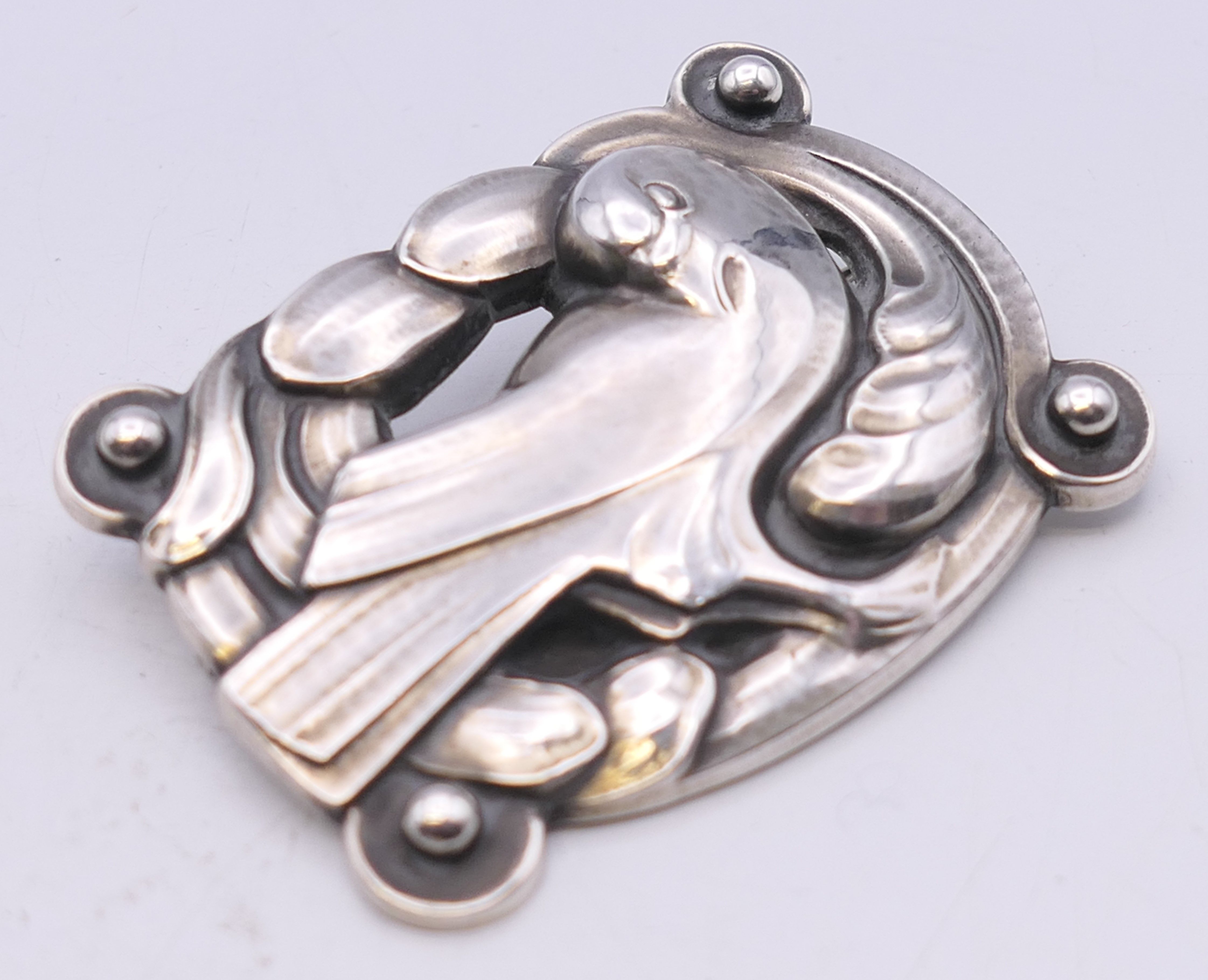 A vintage Georg Jensen rectangular silver brooch with dove design, numbered 209. 4.25 cm wide. - Bild 4 aus 4