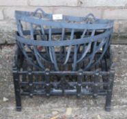 An iron fire grate and a pair of iron wall flower baskets. The former 38 cm wide.