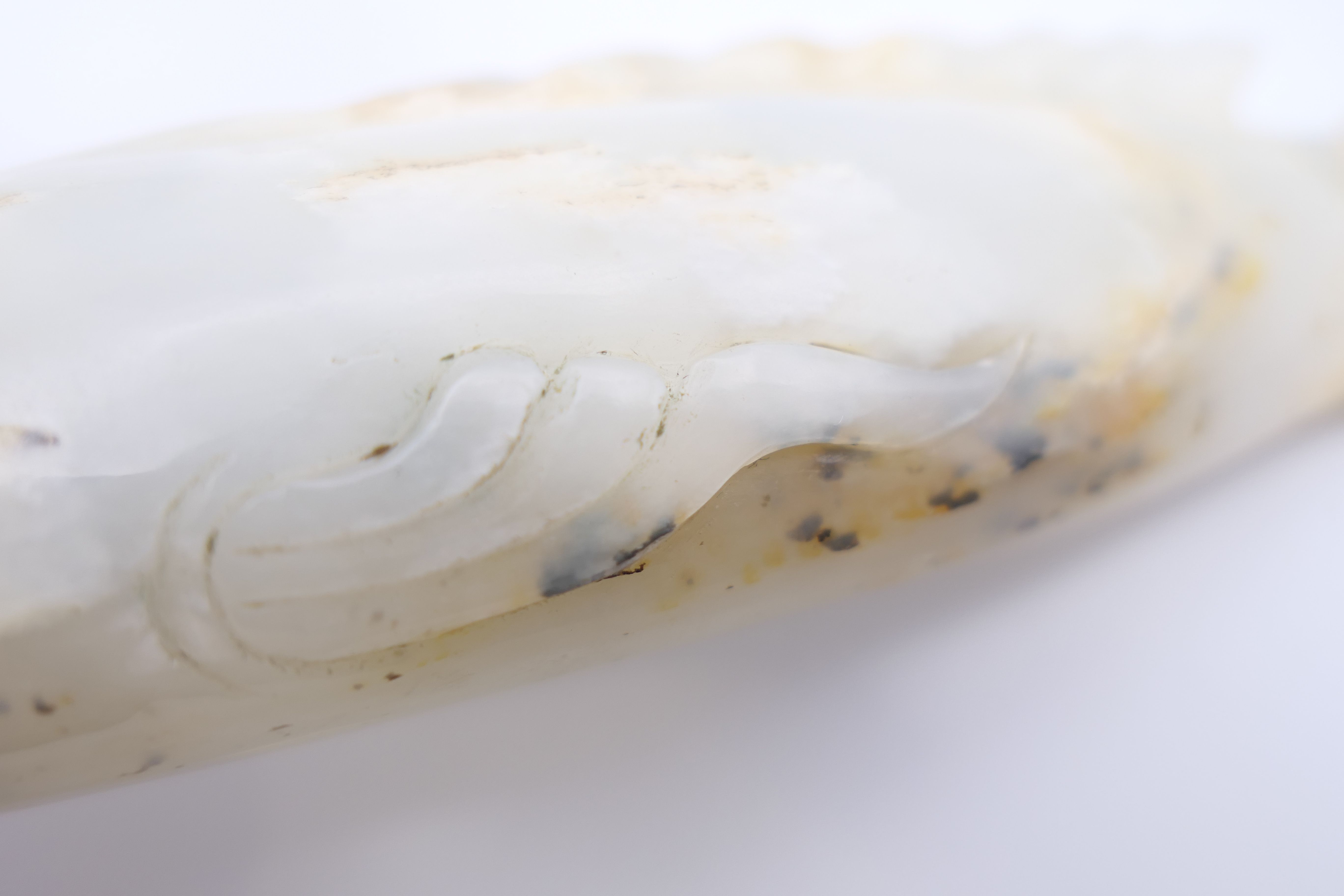 A small Chinese white jade fish, Yuan Dynasty. 12.5 cm long. - Image 4 of 8