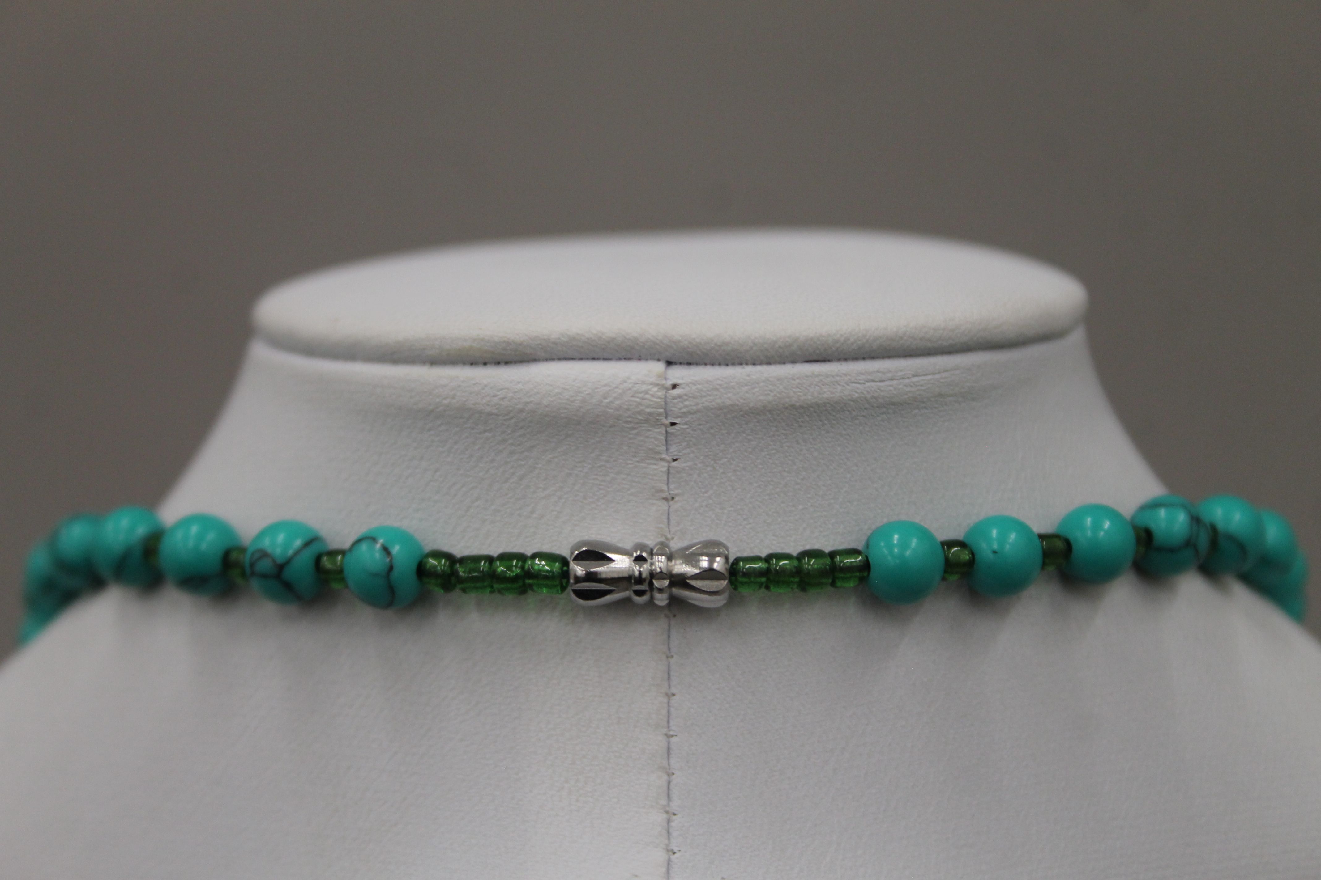 A string of turquoise beads. 61 cm long. - Bild 5 aus 5