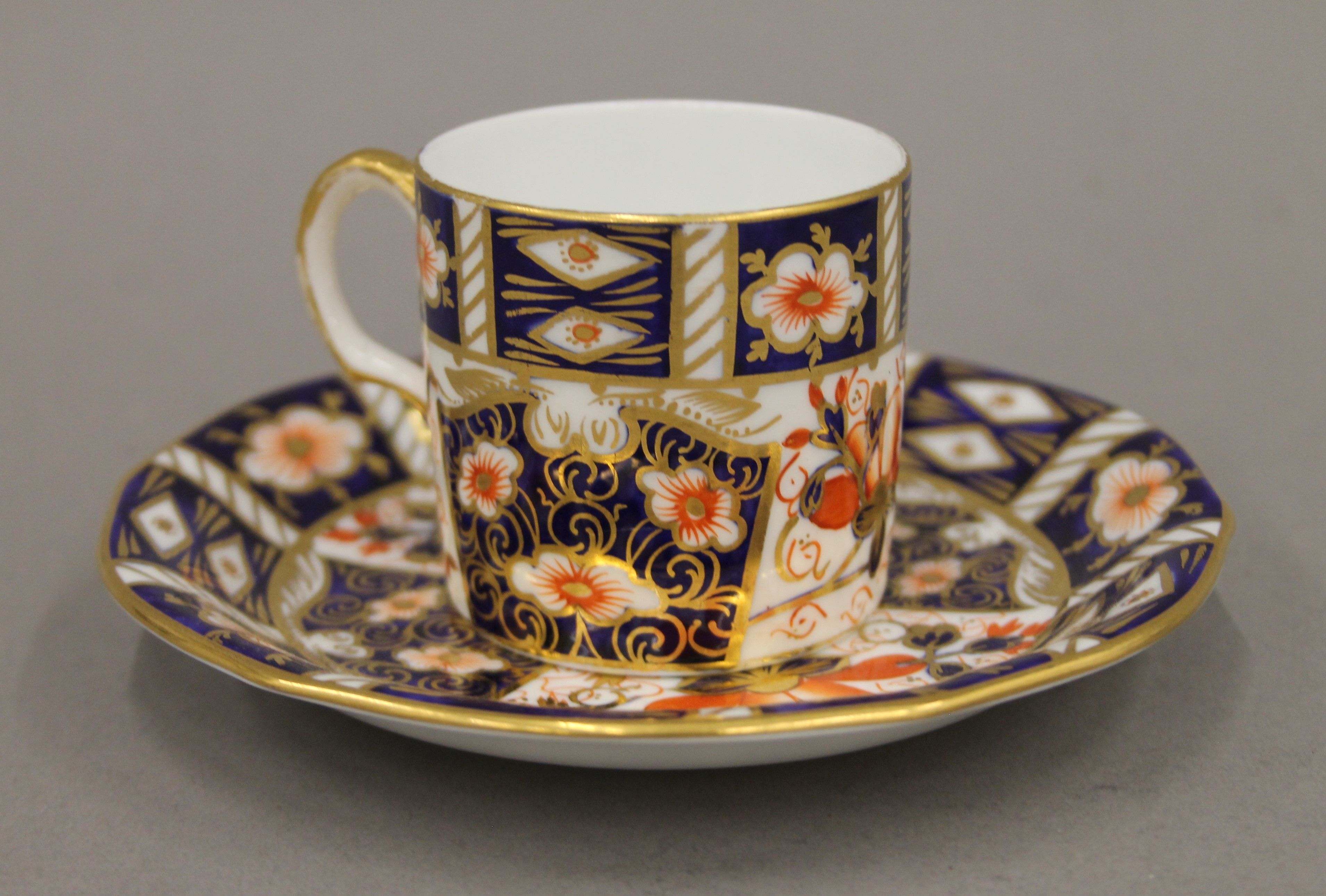 A quantity of Royal Crown Derby porcelain. The jug 8.5 cm high. - Bild 13 aus 19
