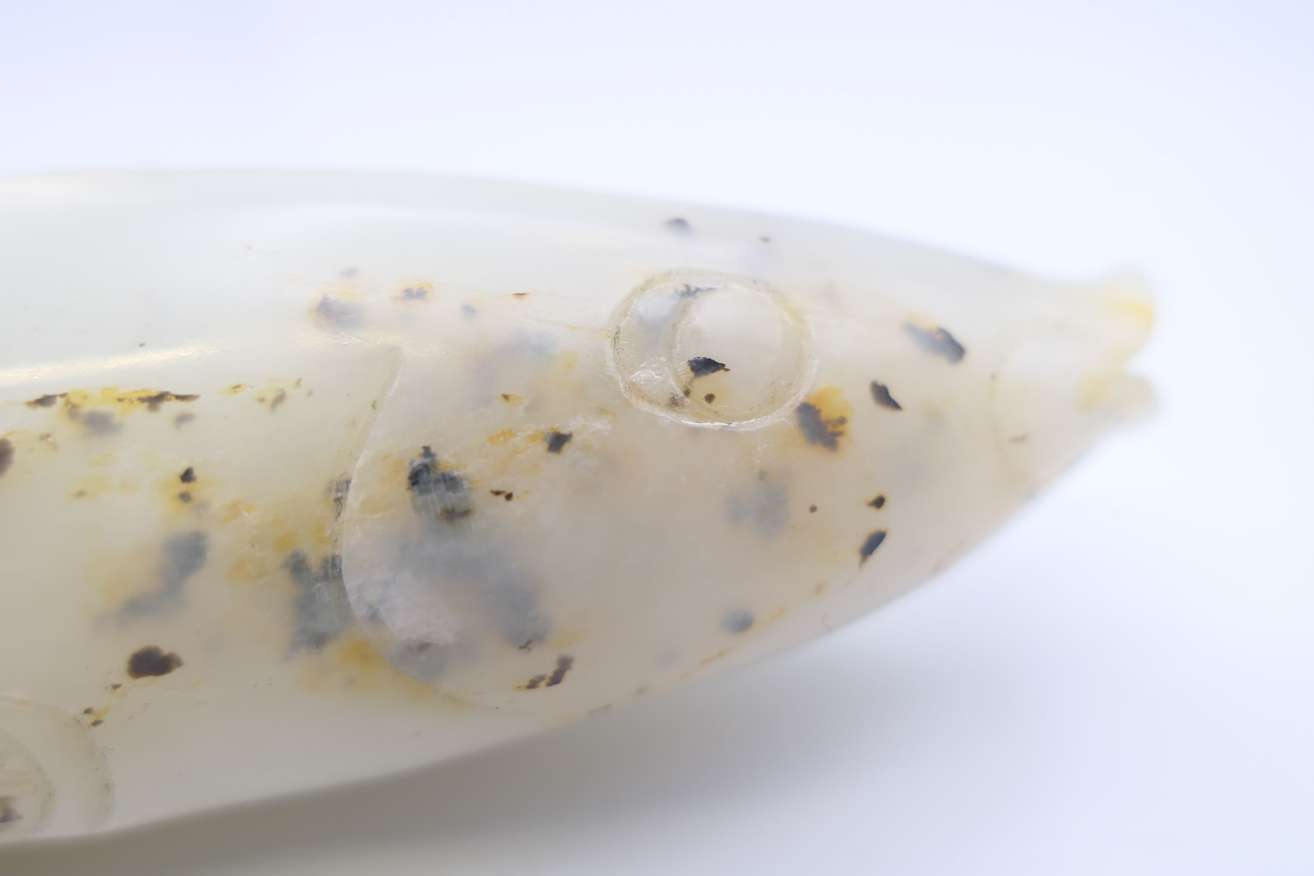 A small Chinese white jade fish, Yuan Dynasty. 12.5 cm long. - Image 6 of 8