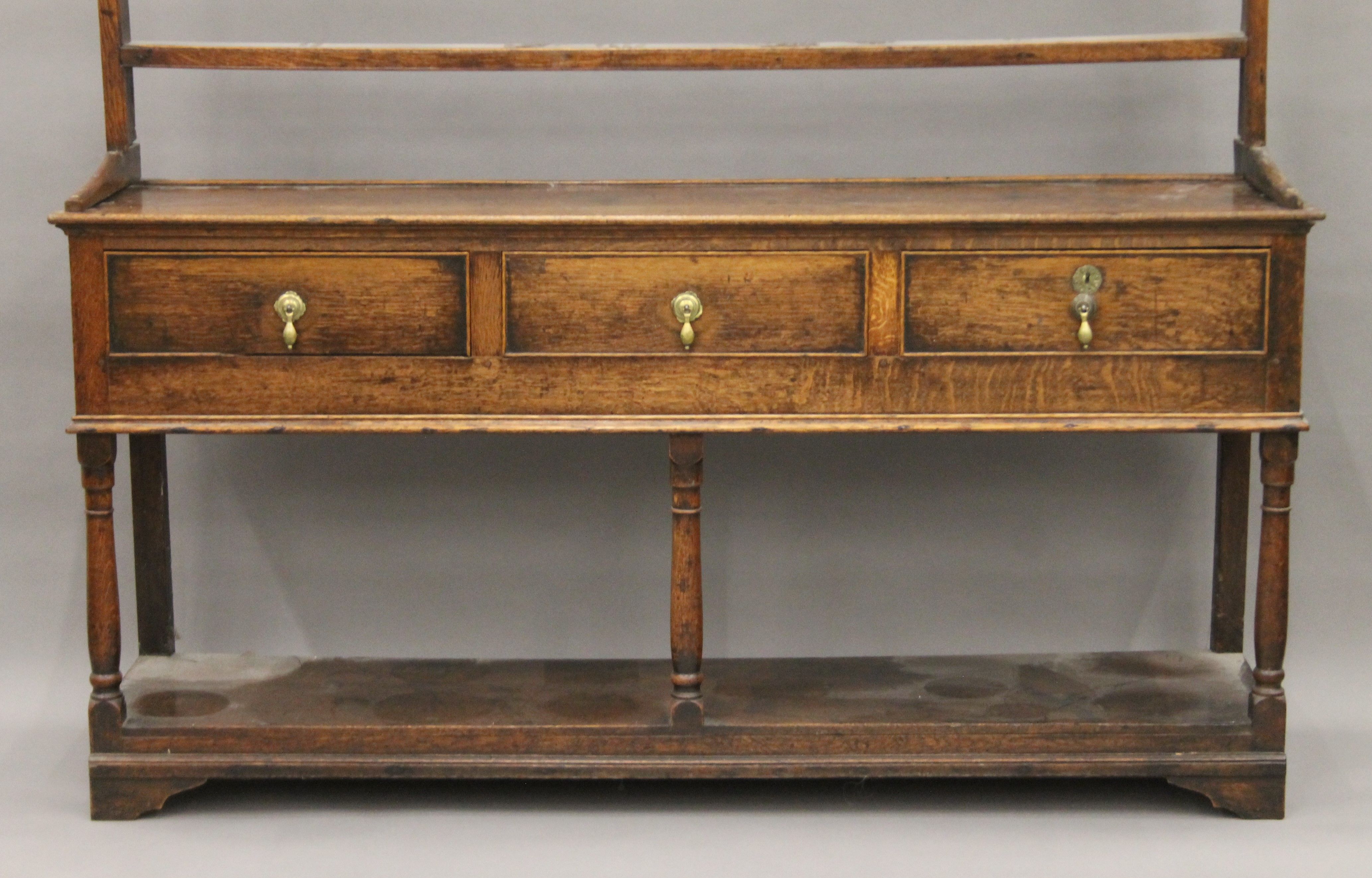An 18th century oak dresser. 179 cm wide. - Image 2 of 9