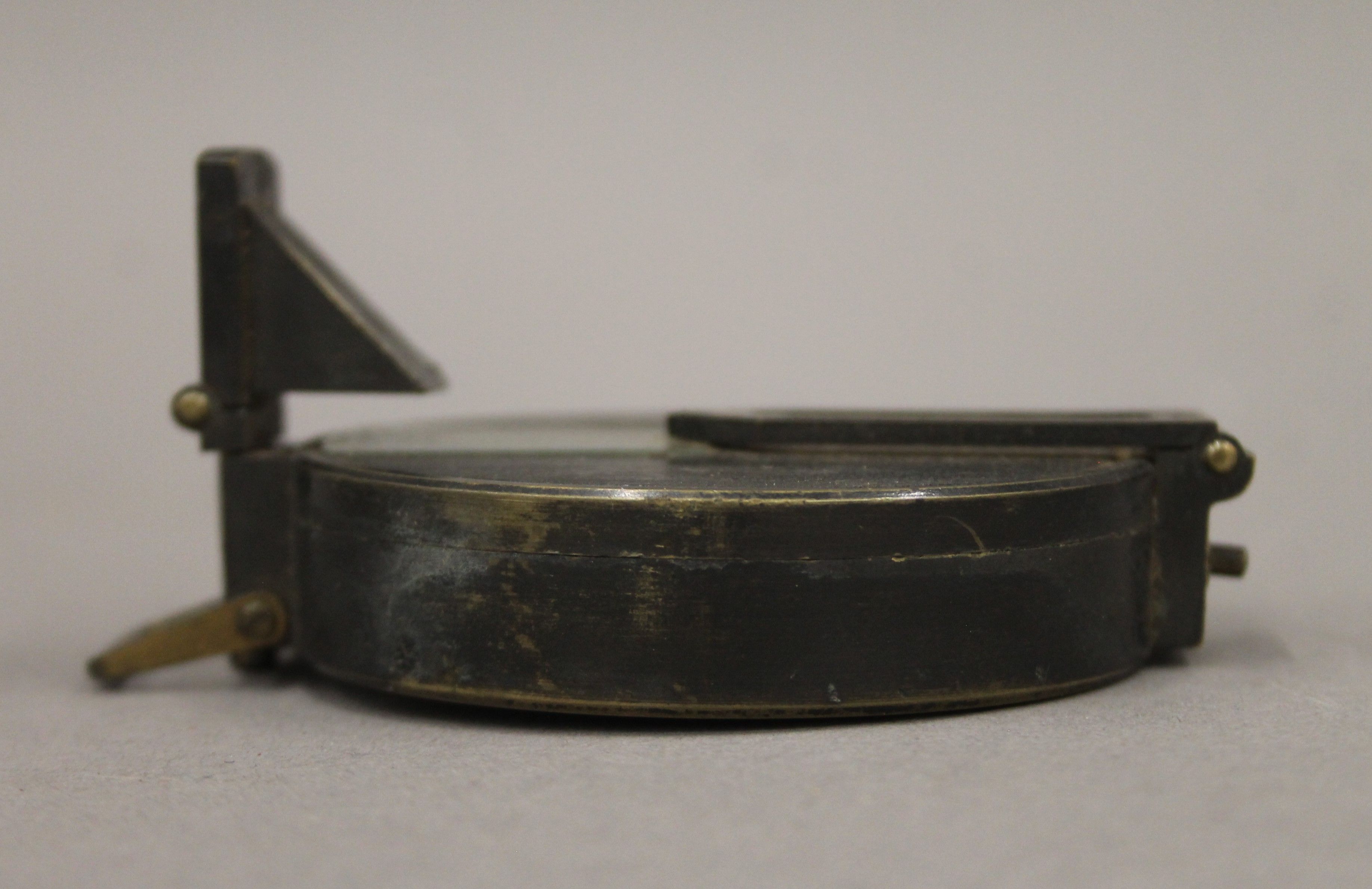 A leather cased military compass. 7 cm diameter. - Image 4 of 7