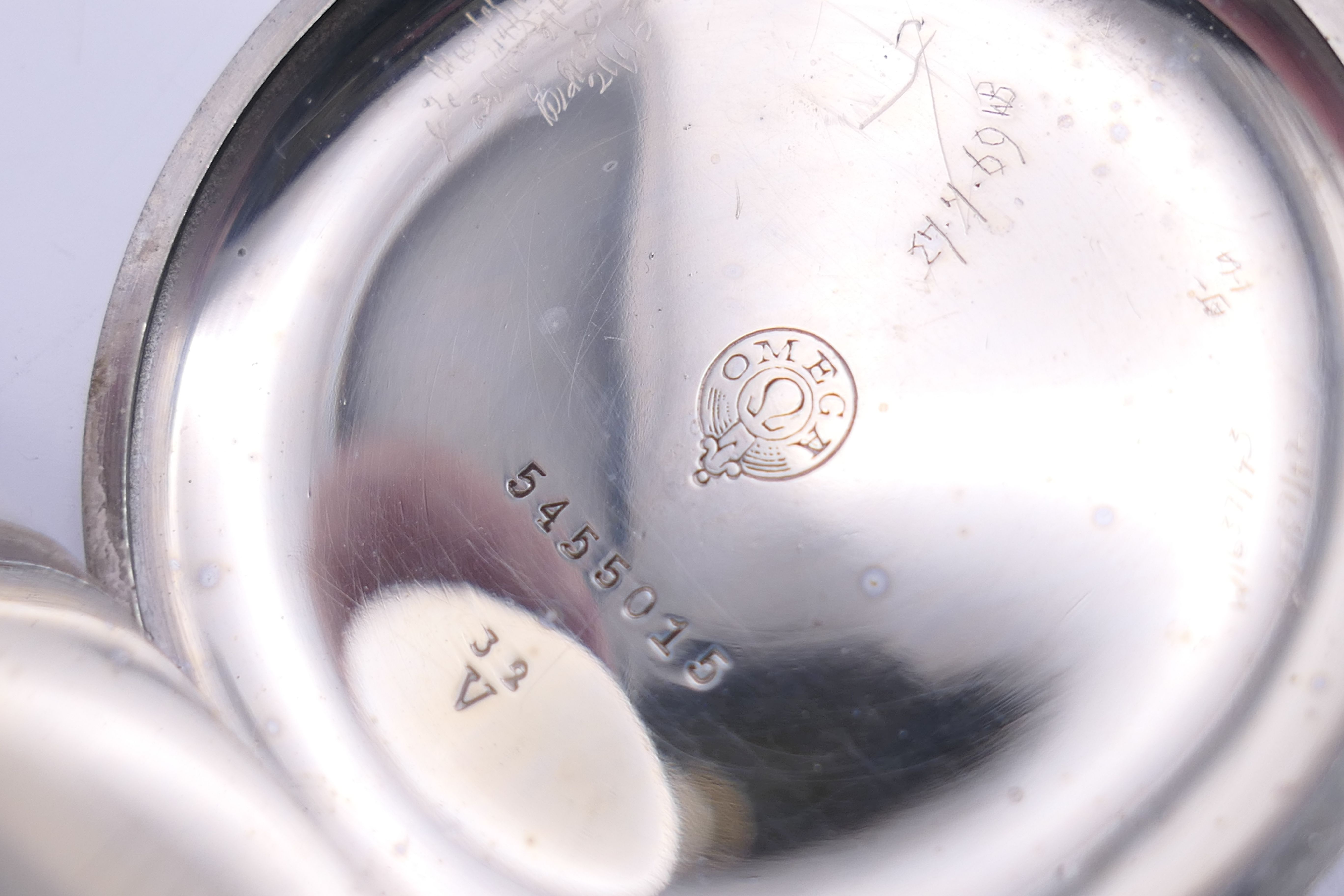 An Omega pocket watch, serial number 5455015. 4.5 cm diameter. - Image 4 of 7