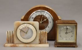 Three vintage mantle clocks. The largest 22 cm high.