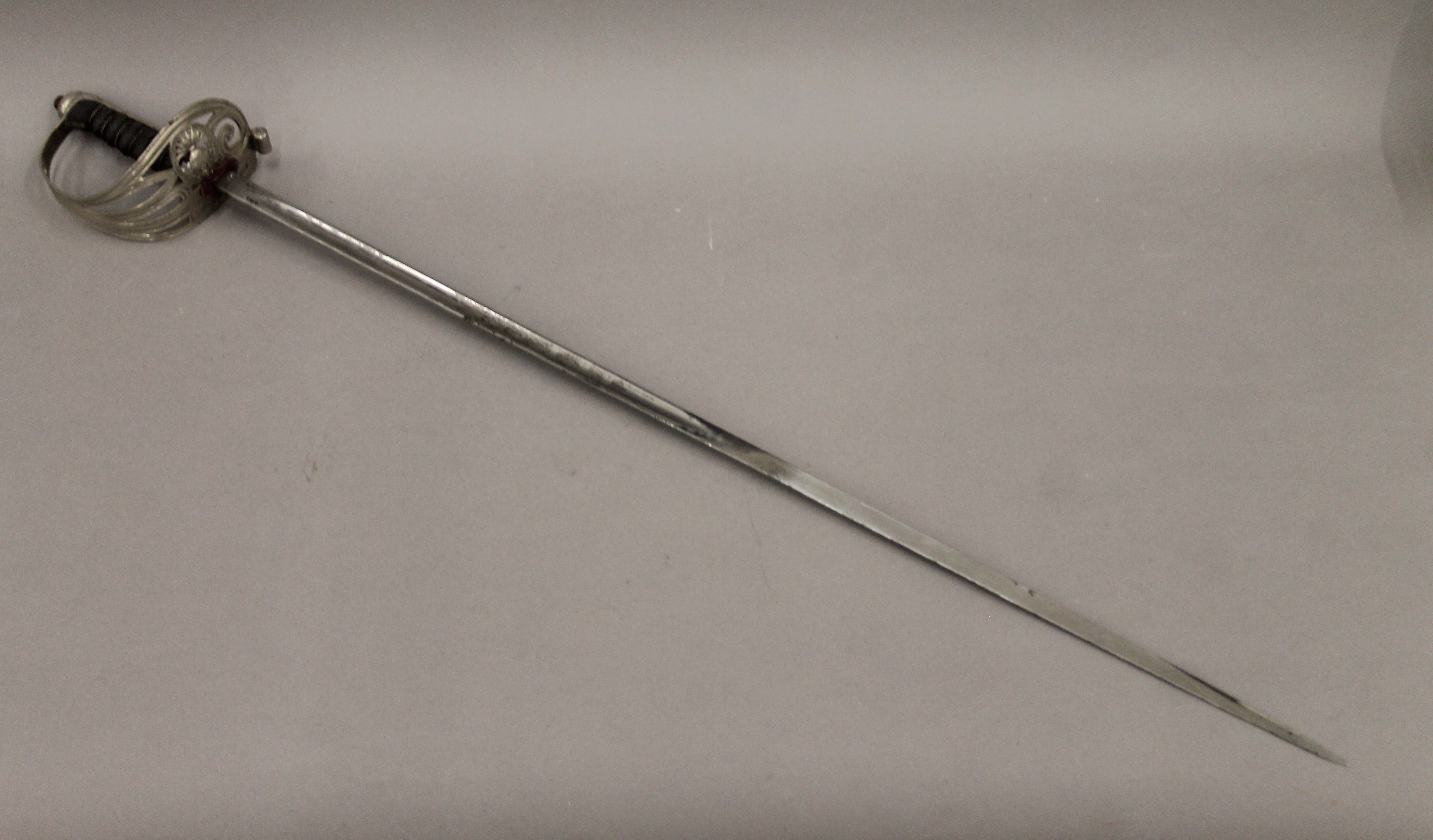 A George V Service sword in scabbard. 99 cm long. - Image 4 of 9