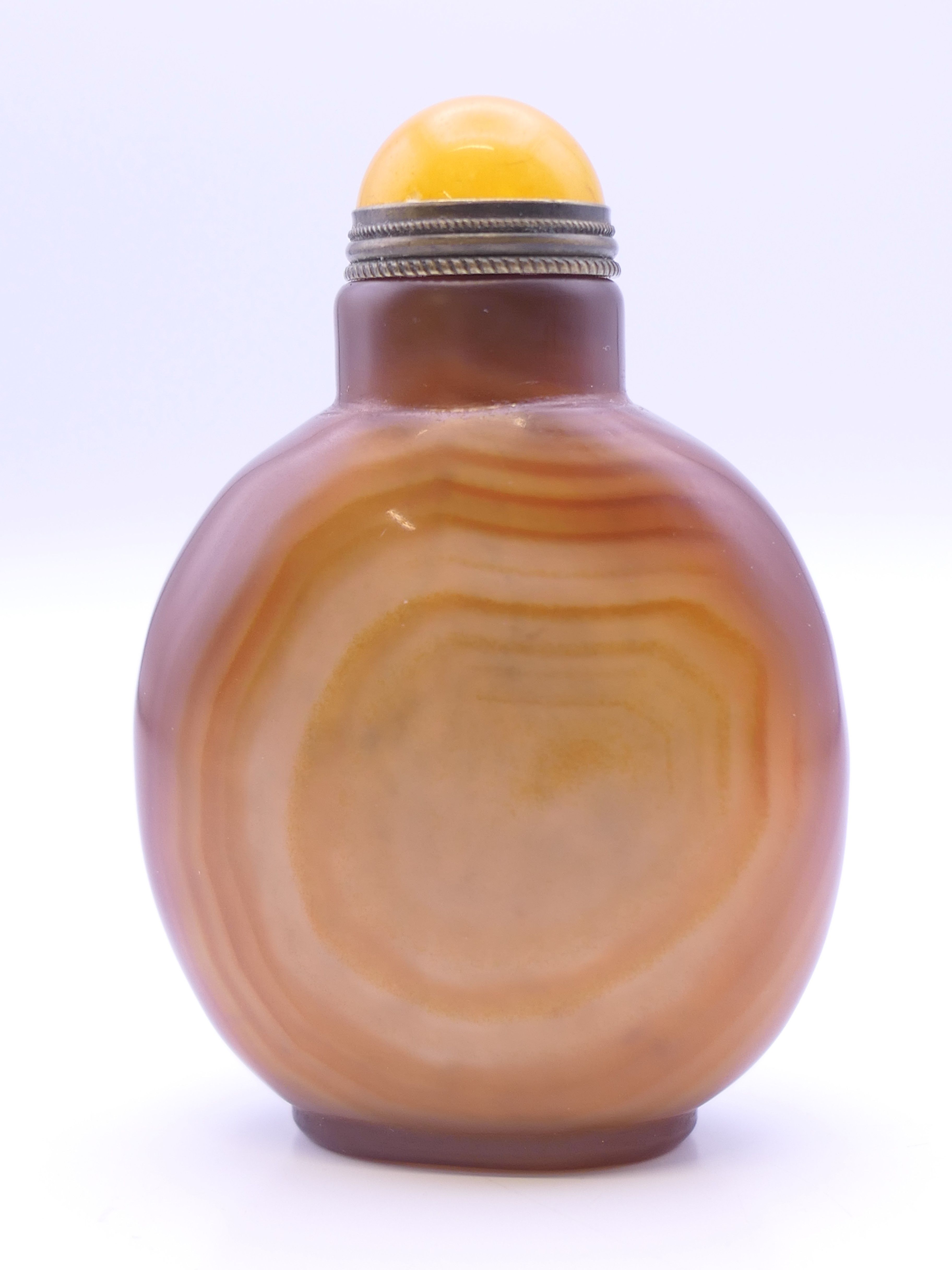 A large Chinese brown agate snuff bottle, with yellow stopper. 7.5 cm high.