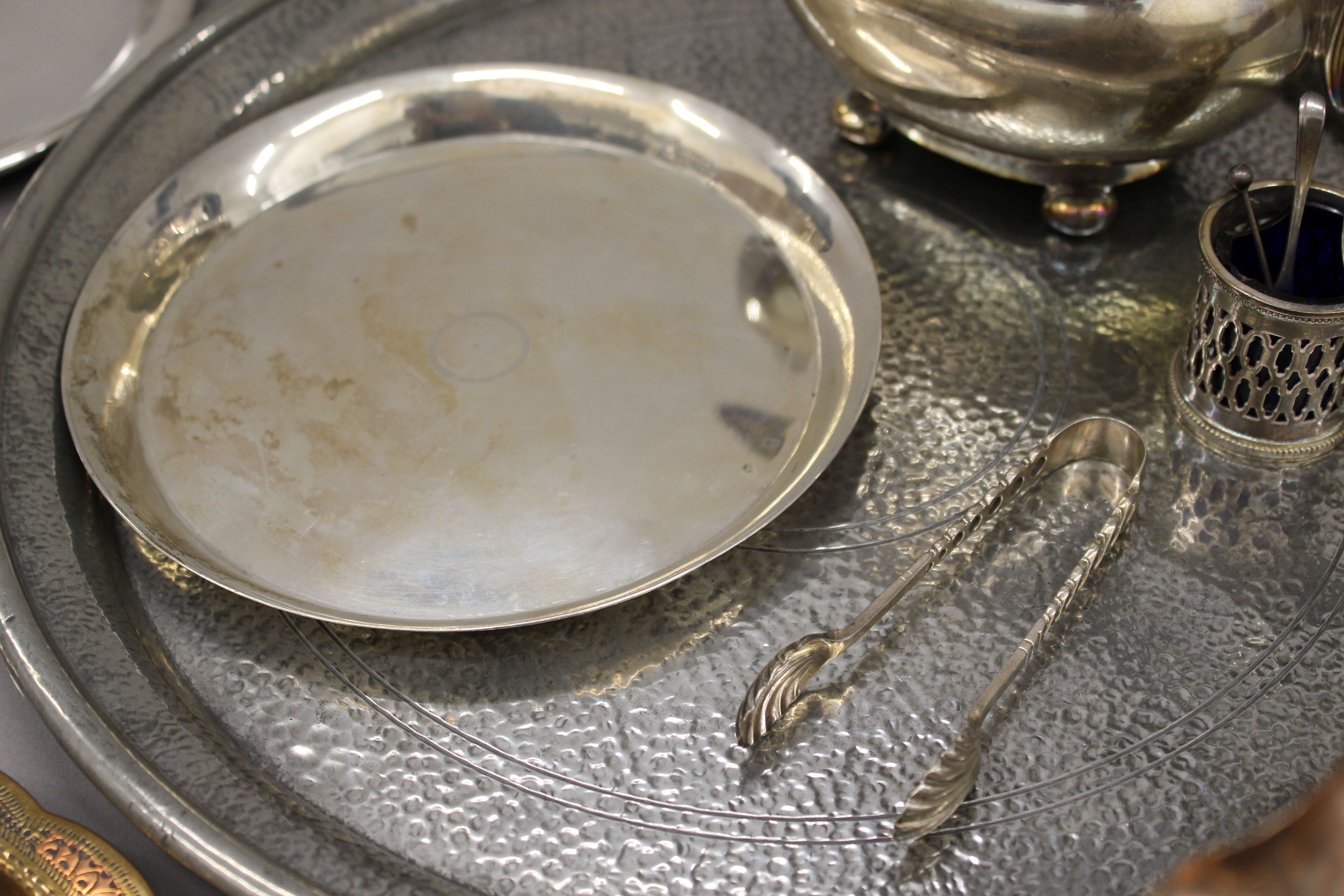 A quantity of various silver plate and metalware. - Bild 6 aus 8