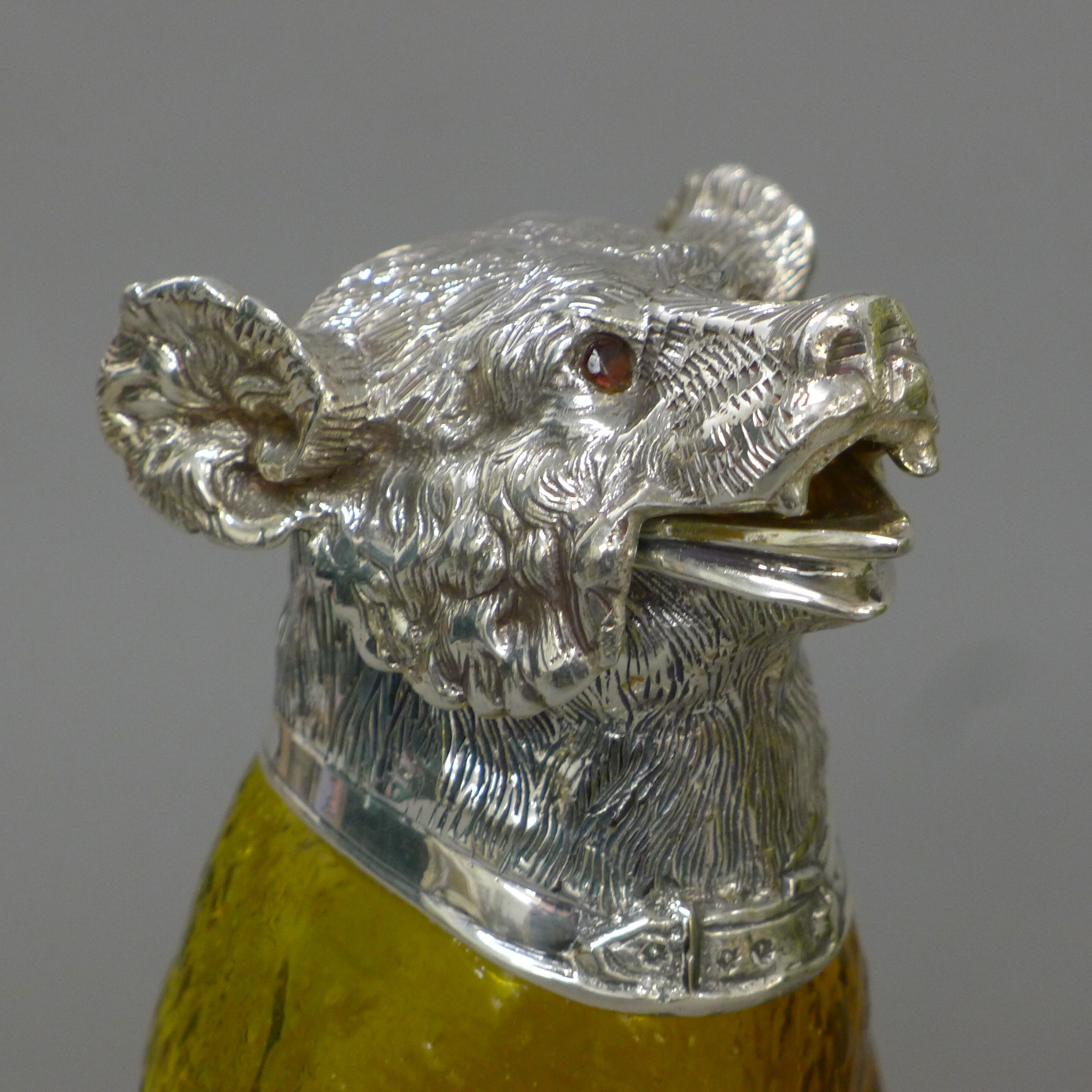 A silver plate mounted amber glass bear form claret jug. 22 cm high. - Bild 3 aus 4