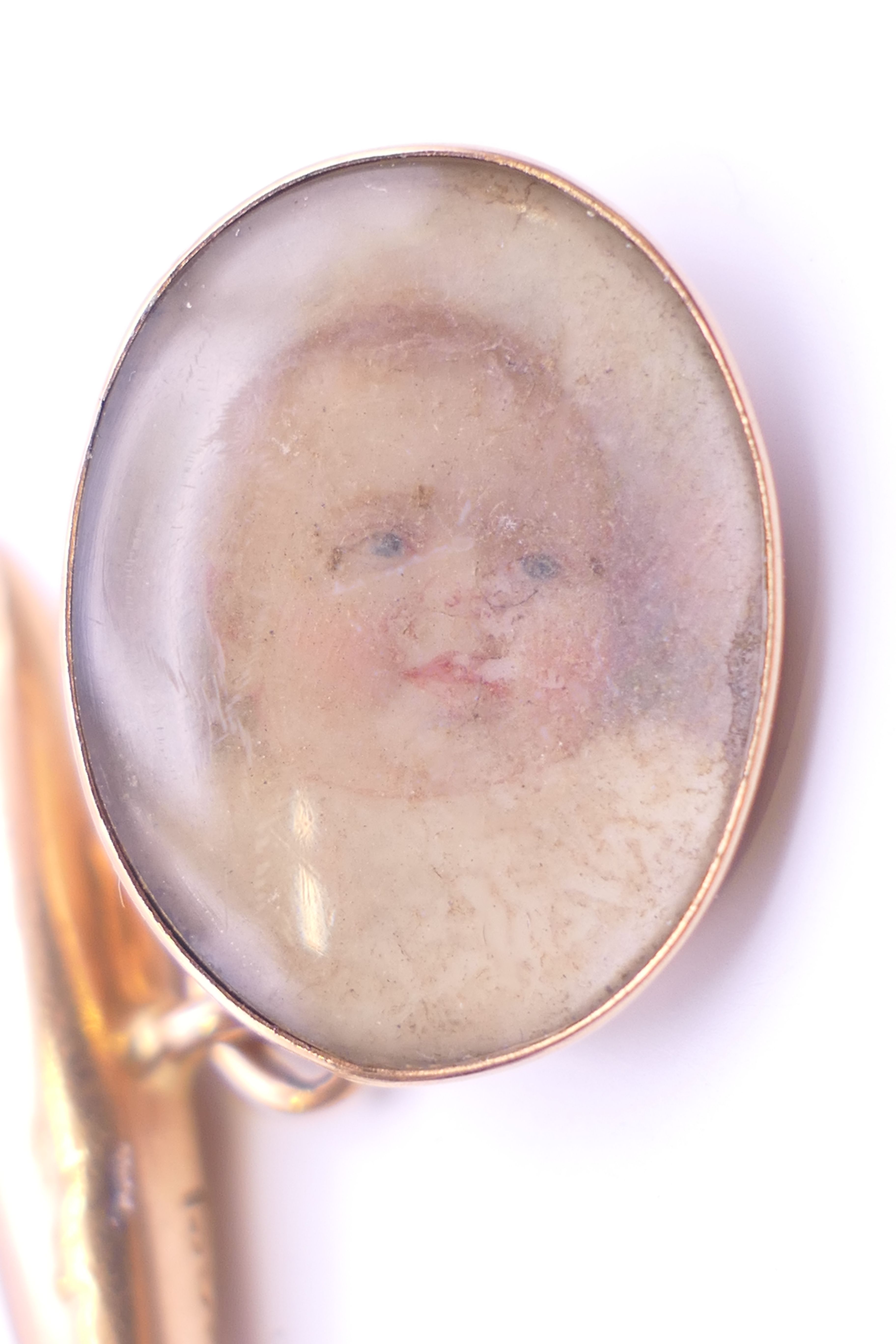 A pair of Victorian 15 ct gold cufflinks set with miniature portraits of children. - Image 6 of 7