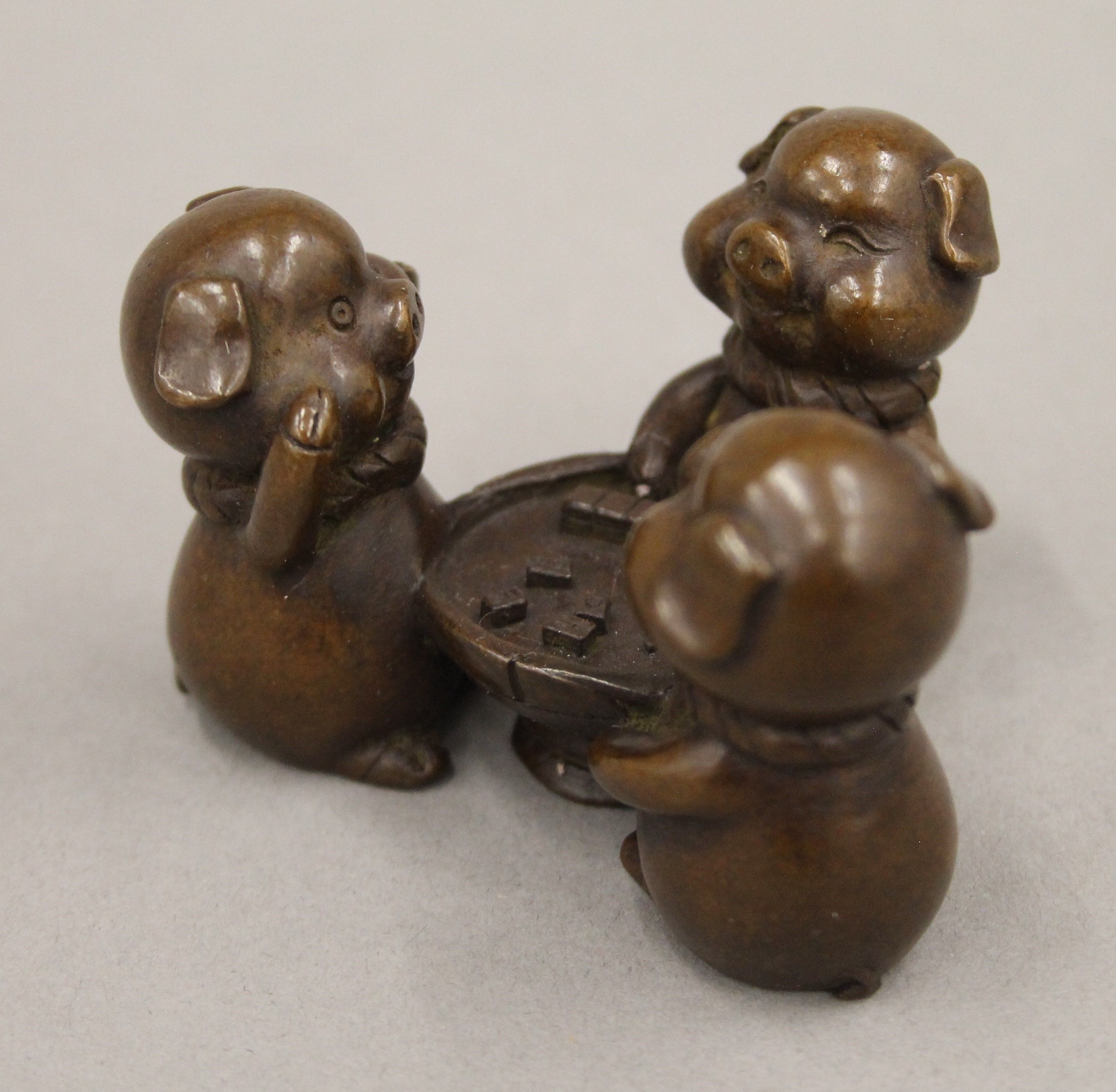 A bronze model of three pigs playing a game. 4.5 cm high. - Image 3 of 6